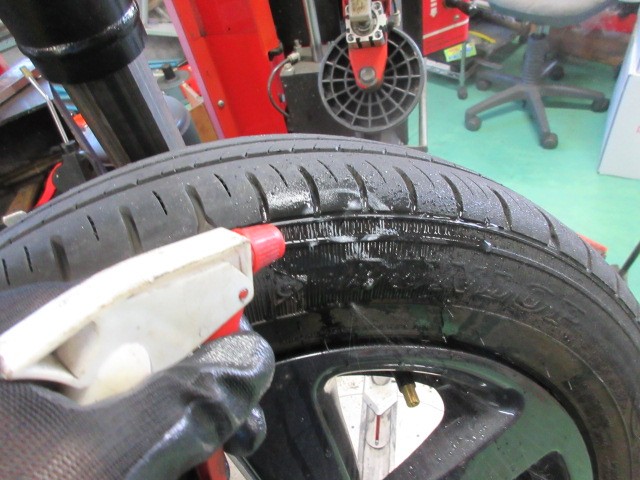 出張タイヤ交換 足利市でスマートディオZXの出張タイヤ交換 - バイクロードサービス