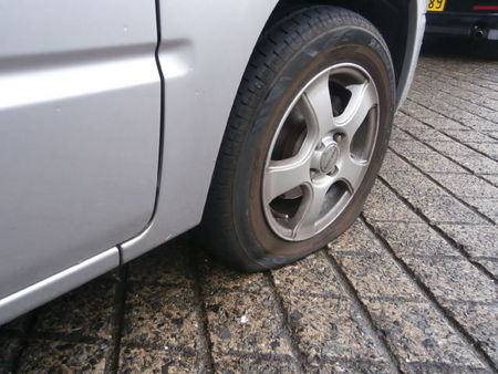 パンク スタッフ日記 ミスタータイヤマン 内川 福岡県のタイヤ カー用品ショップ ブリヂストンのタイヤ専門店