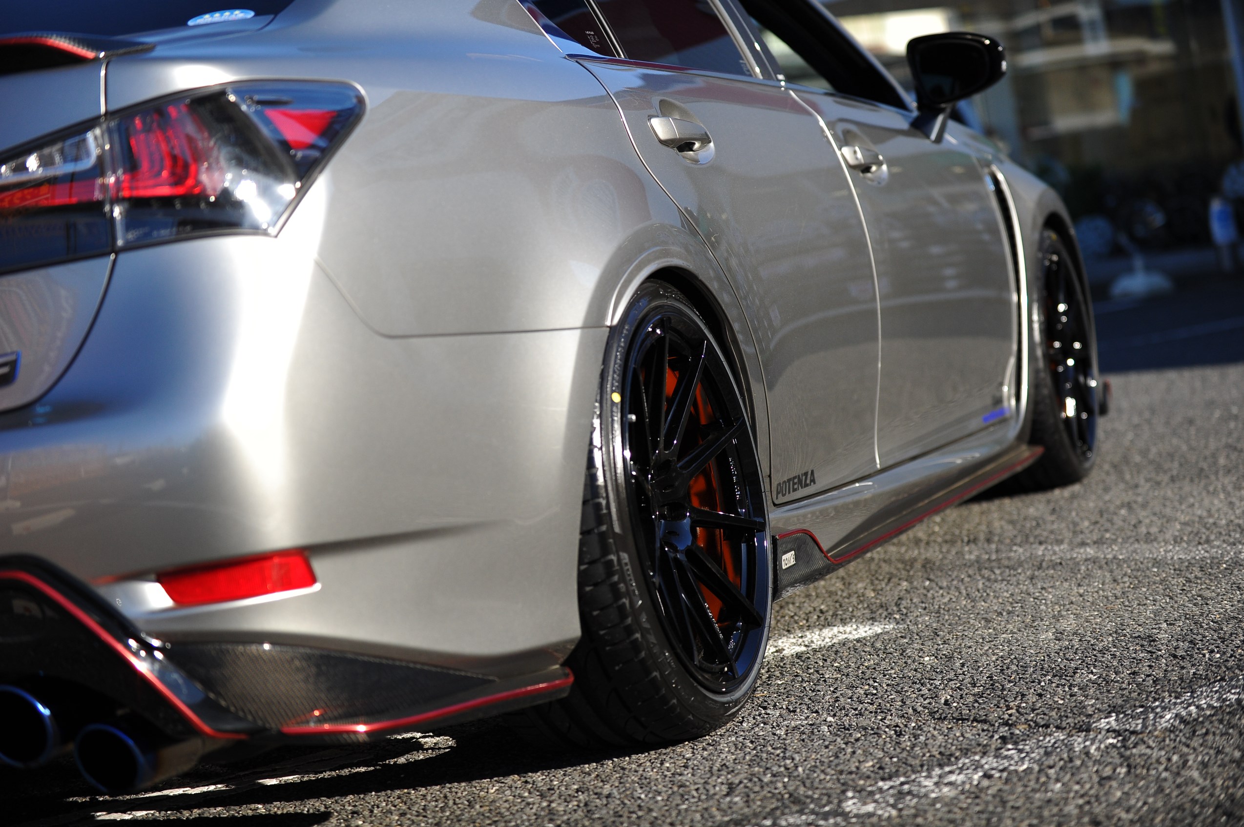 レクサスｇｓ ｆにプロドライブ20インチ装着 レクサス Gs F ホイール タイヤ ホイール関連 ホイール交換 スタッフ日記 ミスタータイヤマン 岩槻16号バイパス店 埼玉県のタイヤ カー用品ショップ ブリヂストンのタイヤ専門店