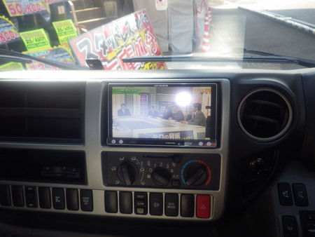 積車など トラックにナビ バックカメラ取り付けも当店にお任せ スタッフ日記 ミスタータイヤマン まんが 大阪府 和歌山県のタイヤ カー用品ショップ ブリヂストンのタイヤ専門店