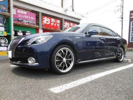 マジェスタに１９インチ装着 トヨタ クラウン マジェスタ ホイール タイヤ ホイール関連 ホイール交換 スタッフ日記 ミスタータイヤマン 岩槻16号バイパス店 埼玉県のタイヤ カー用品ショップ ブリヂストンのタイヤ専門店