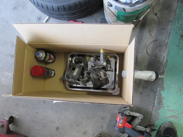 休みですが・・・ZC33SスイフトスポーツのキャリパーOH～塗装・N-BOX