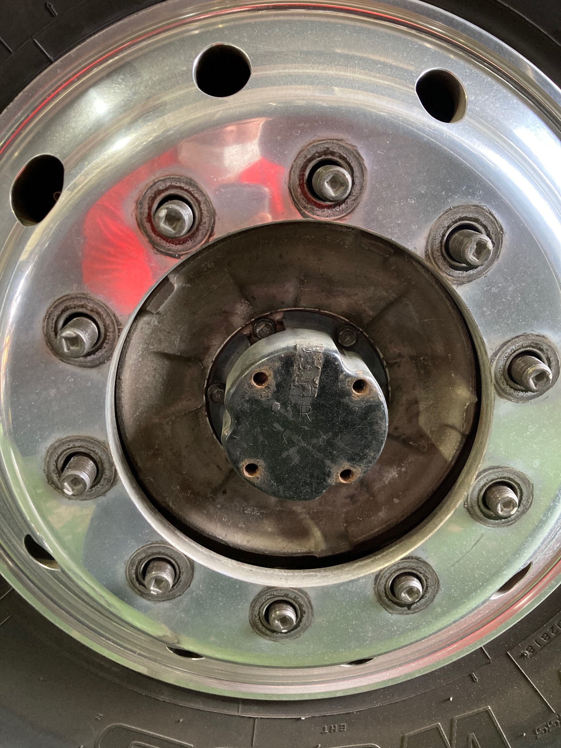 トラック・ISO規格では珍しいハブボルト ホイール スタッフ日記 ミスタータイヤマン ひたちなか店 茨城県のタイヤ、カー用品