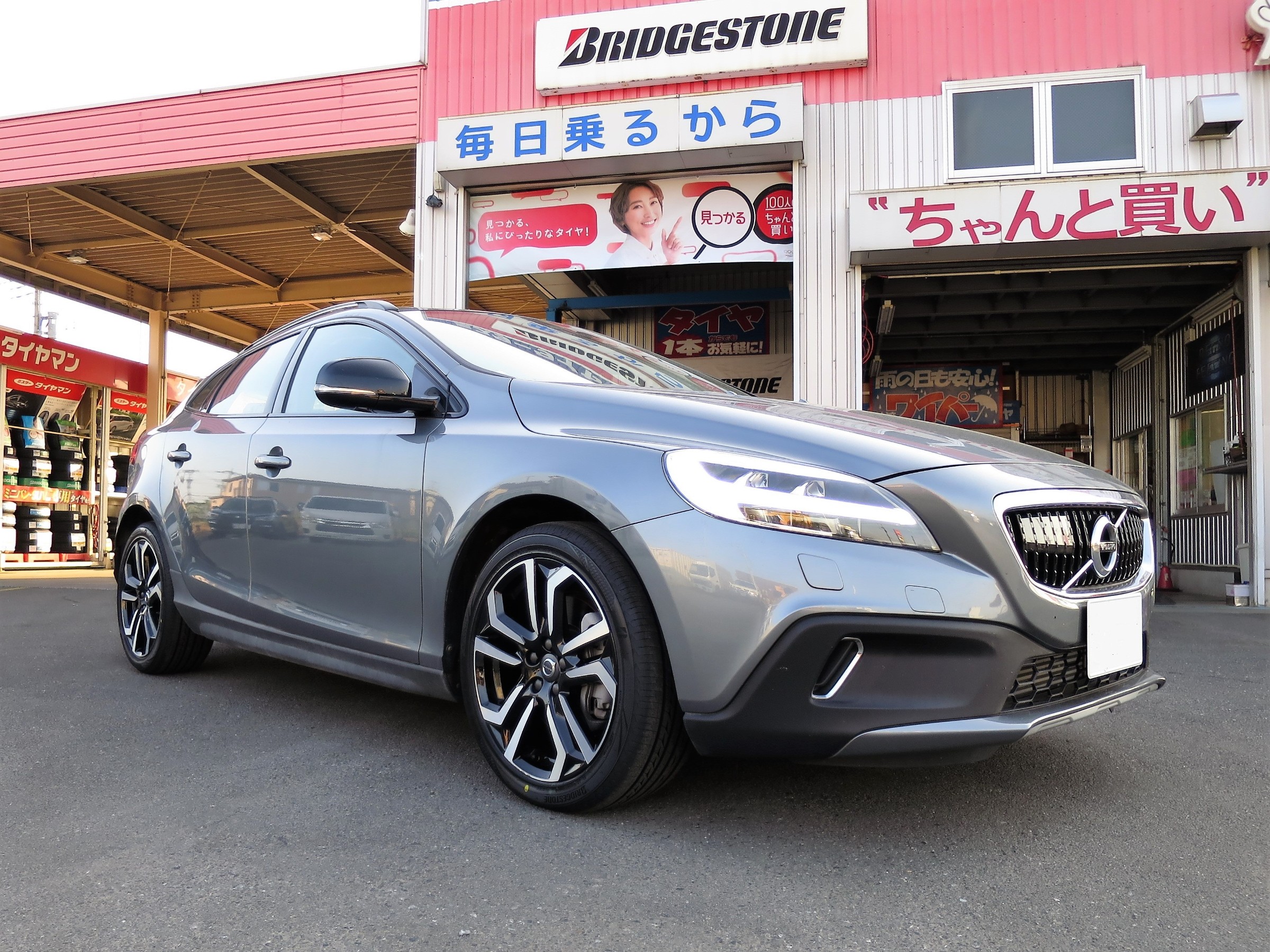 VOLVO V40 にBRIDGESTONEのREGNO GR-XⅡを装着 | ボルボ V40 タイヤ