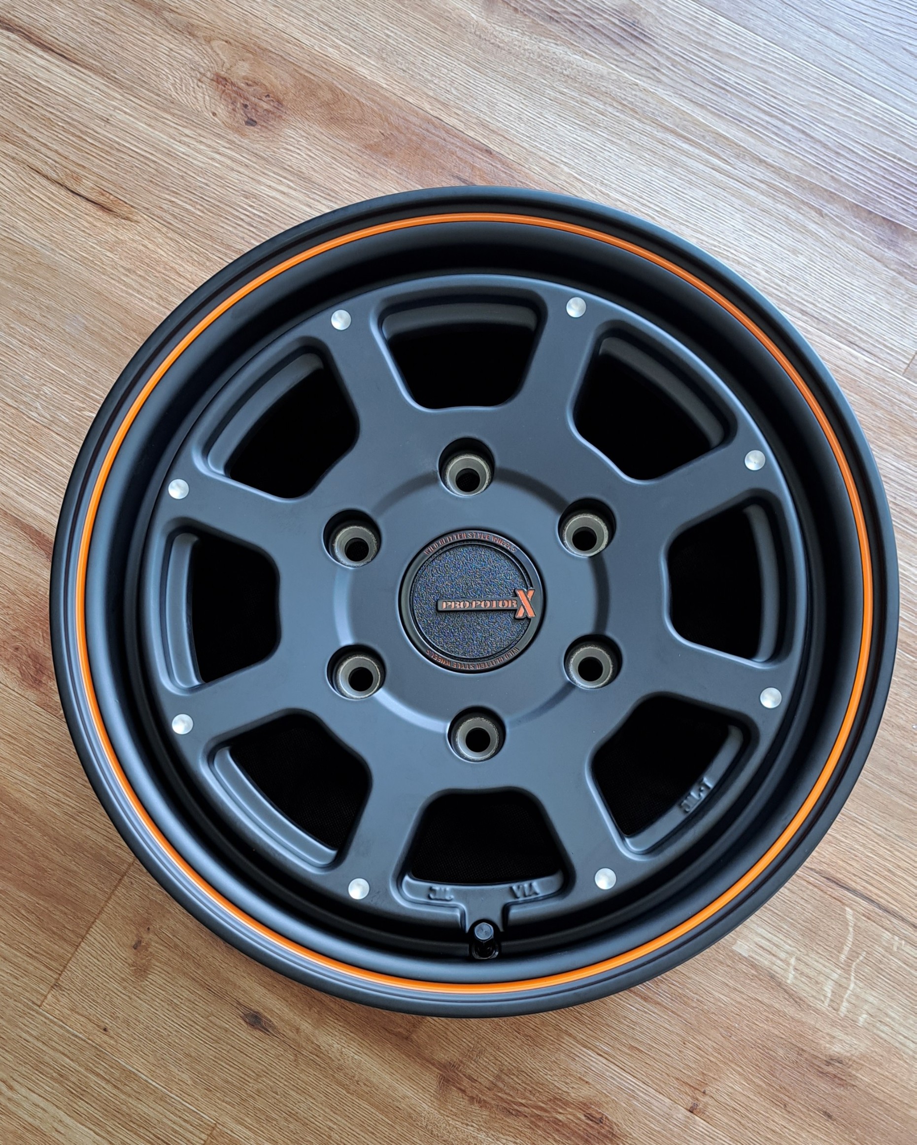 ハイエース専用ホイール 弐百式改入荷しました! | スタッフ日記