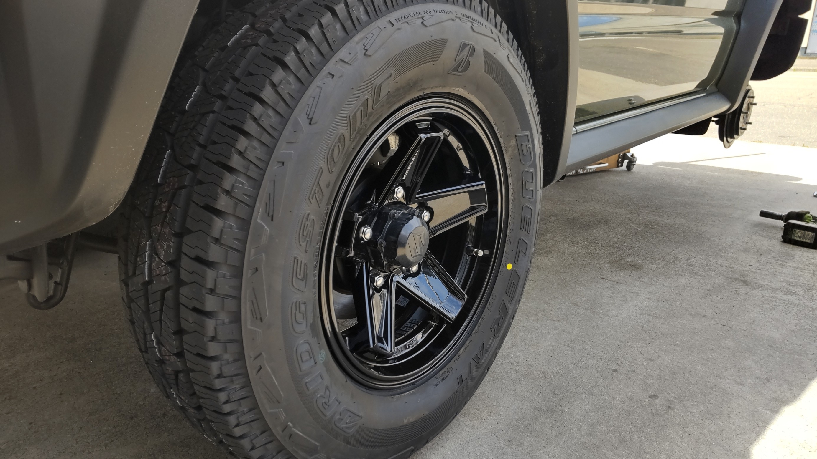 ジムニーシエラに DUELER A/T001 | タイヤウーマンの日記 ジムニーシエラに DUELER A/T001 | タイヤウーマンの日記
