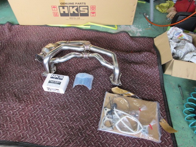 ZN6 86後期にHKSエキマニ・ミニキャブブレーキパッド×・ベリーサの