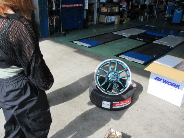 ZC33SスイフトスポーツにワークエモーションCR2P・JAF・アクアのタイヤ