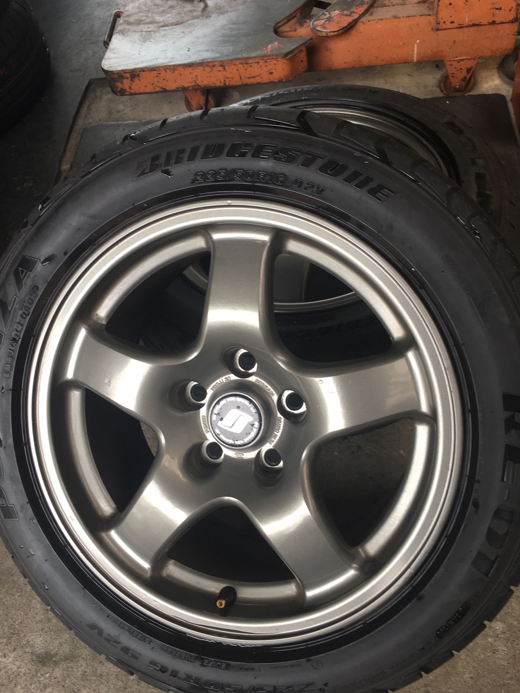 BNR32 スカイラインGT-Rより取り外し 8J TOYOTIRES タイヤ付 鍛造品】ニッサン BNR32 スカイライン GT-R 純正 16in 8J +30