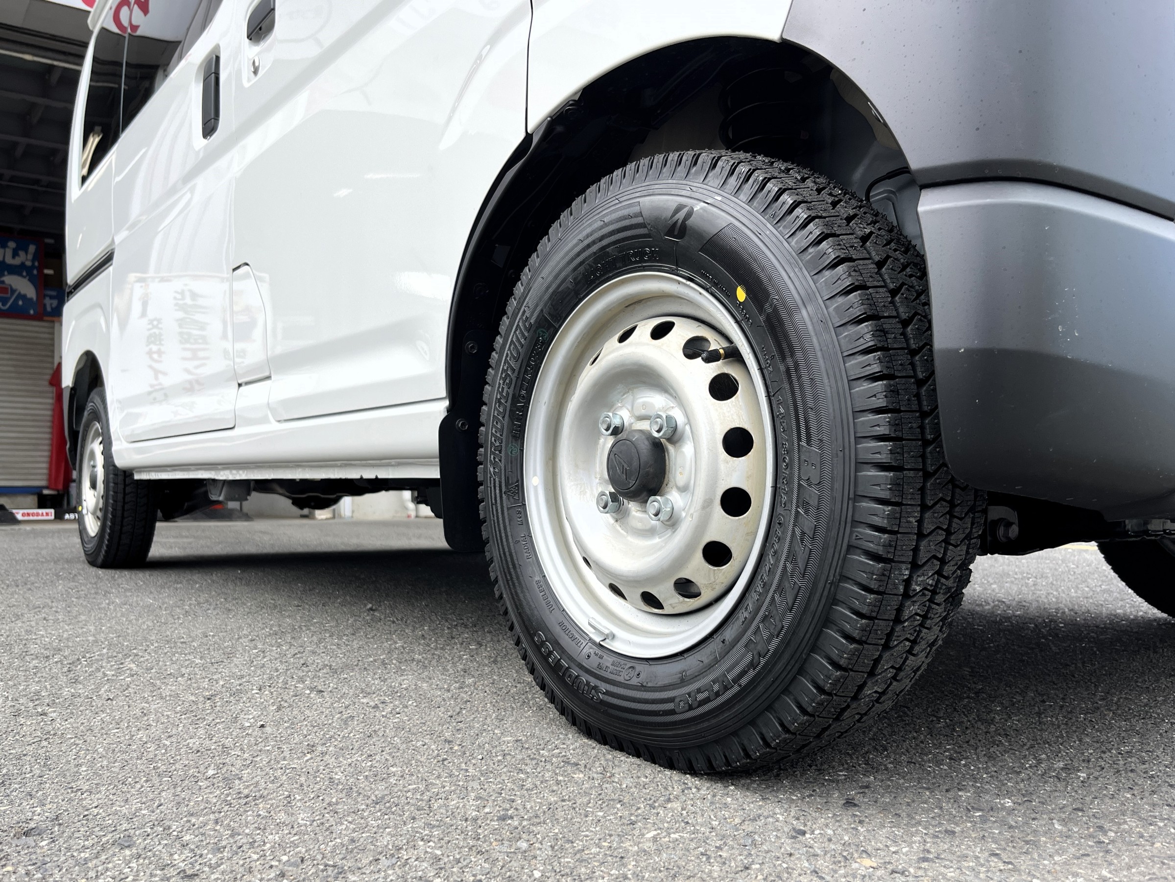 トヨタ ピクシスバンにBRIDGESTONE BLIZZAK VL10を装着 | トヨタ 