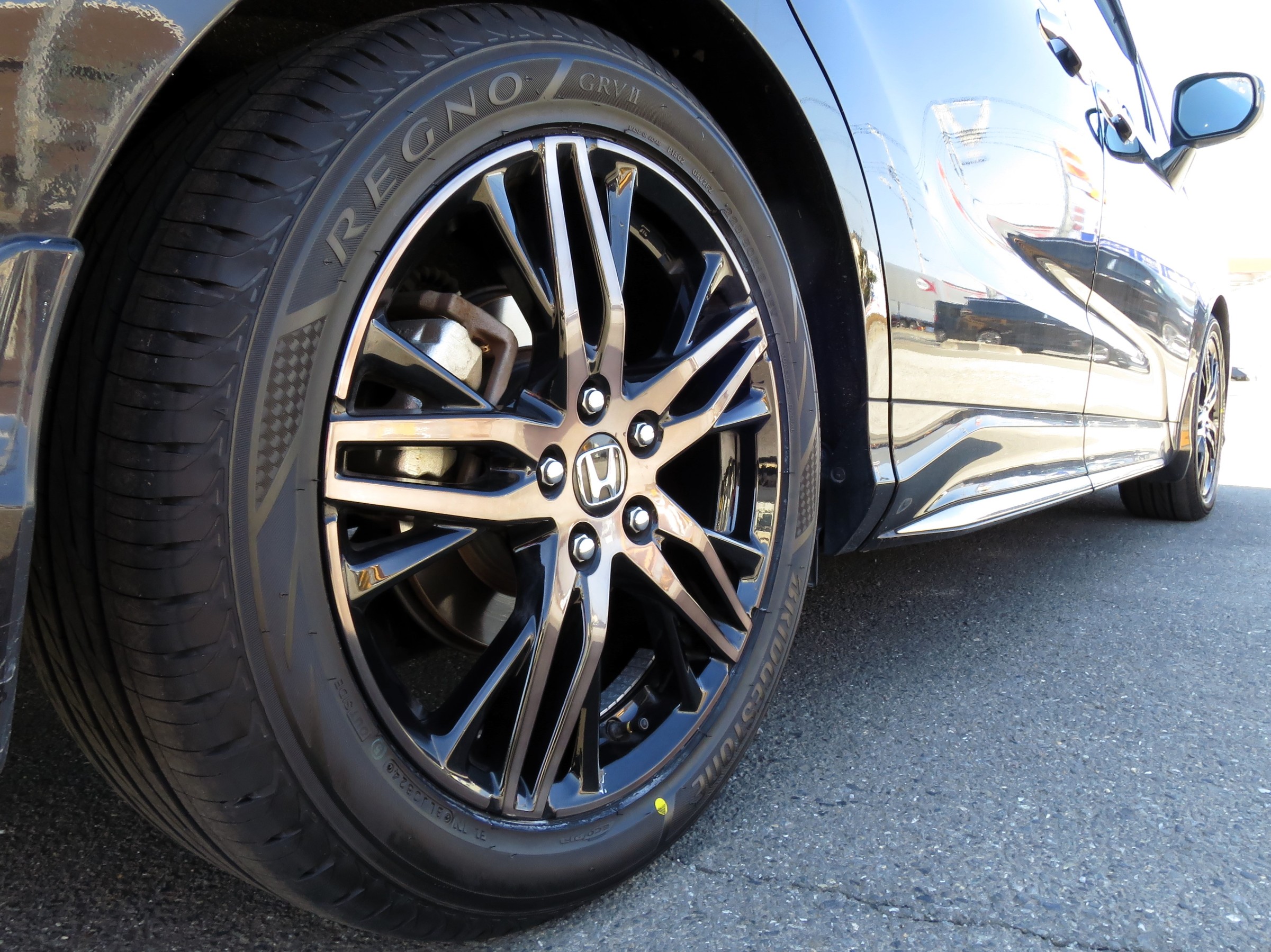 ホンダ純正 オデッセイ RC系 後期型ブリジストン レグノ GRVⅡ ホンダ オデッセイにBRIDGESTONE REGNO GR-VⅡを装着（ブリヂストン