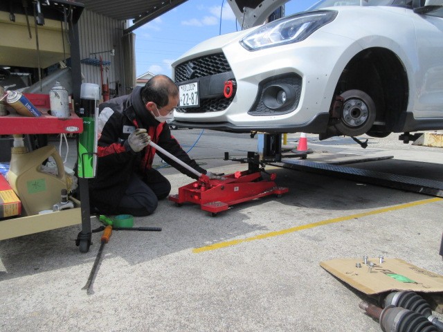 ZC33Sスイフトスポーツに強化クラッチ・JB23Wジムニーの車検整備