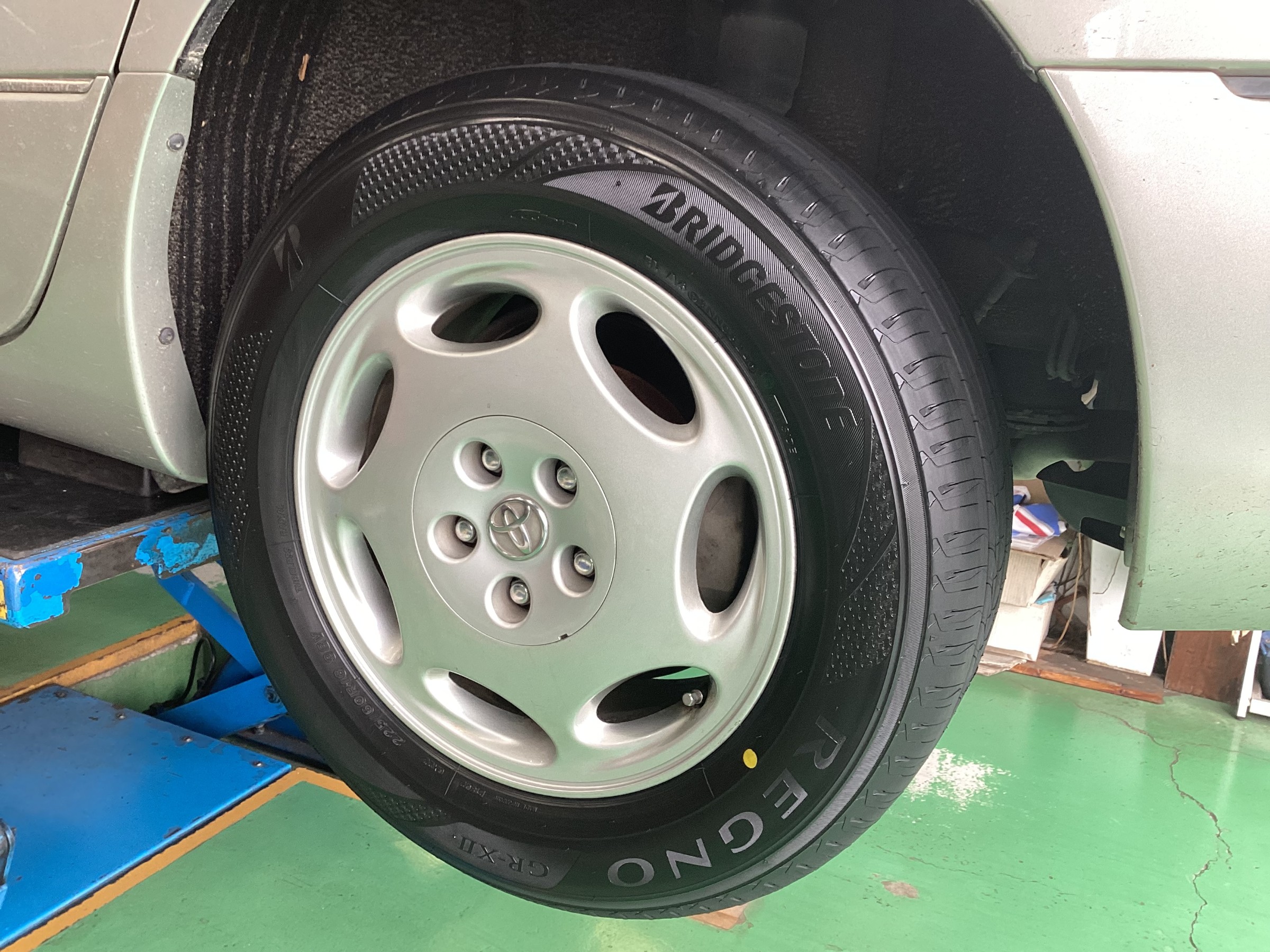 セルシオ 純正ホイール BRIDGESTONE REGNO gr-xII セルシオにレグノGR-XⅡを装着 | トヨタ セルシオ タイヤ タイヤ