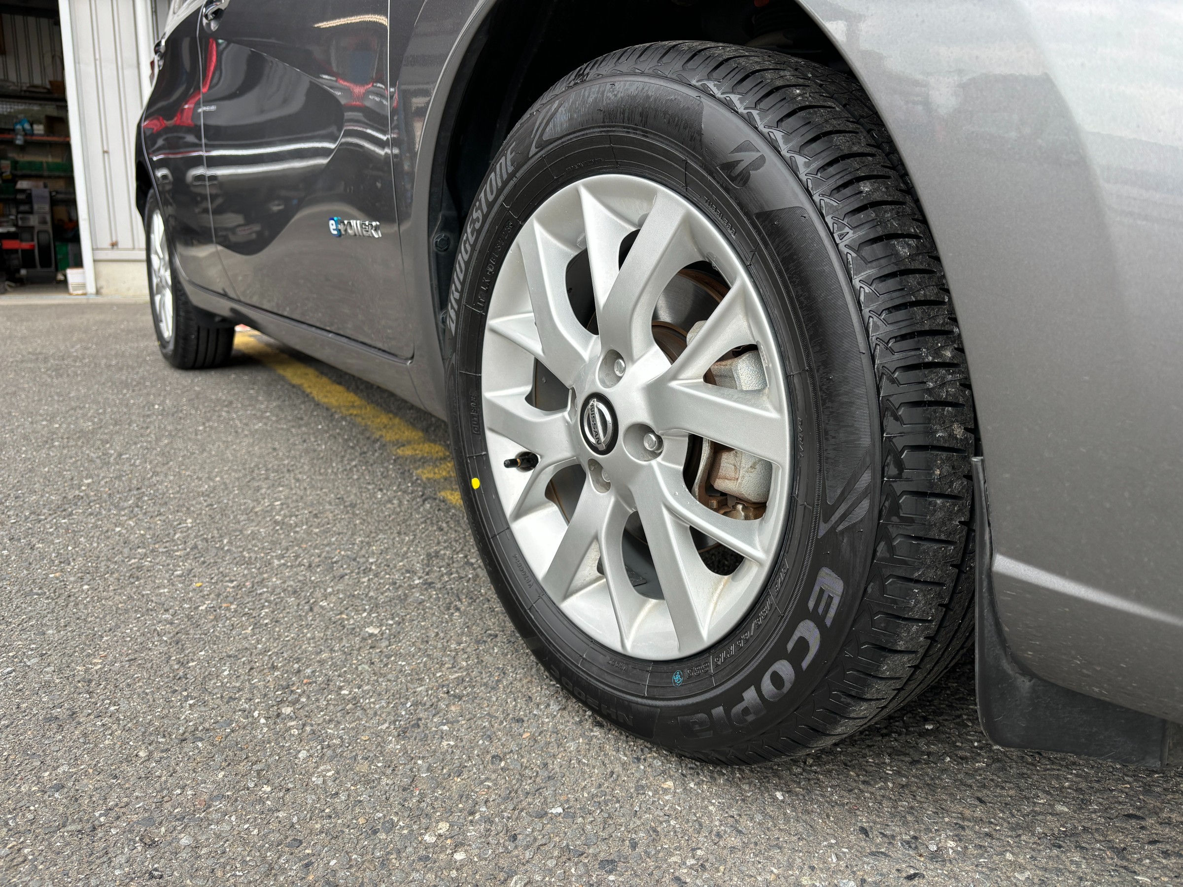 日産 ノートにBRIDGESTONE ECOPIA NH200Cを装着 | 日産 ノート e