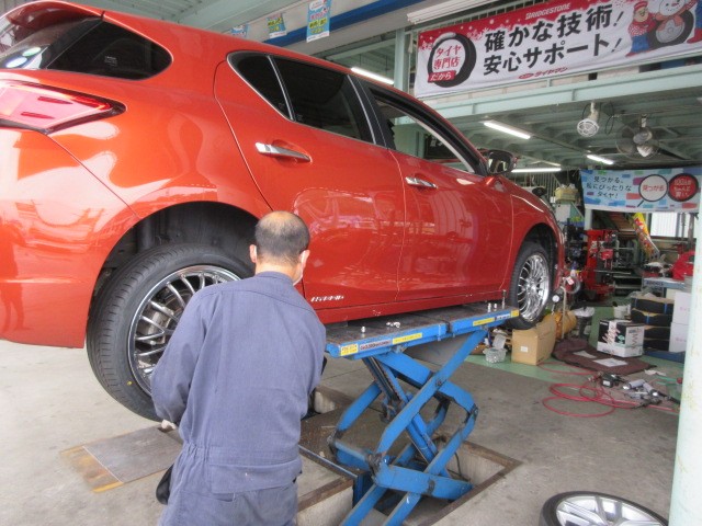 レクサスCT200hにダウンスプリング・キャリートラックにアルミ