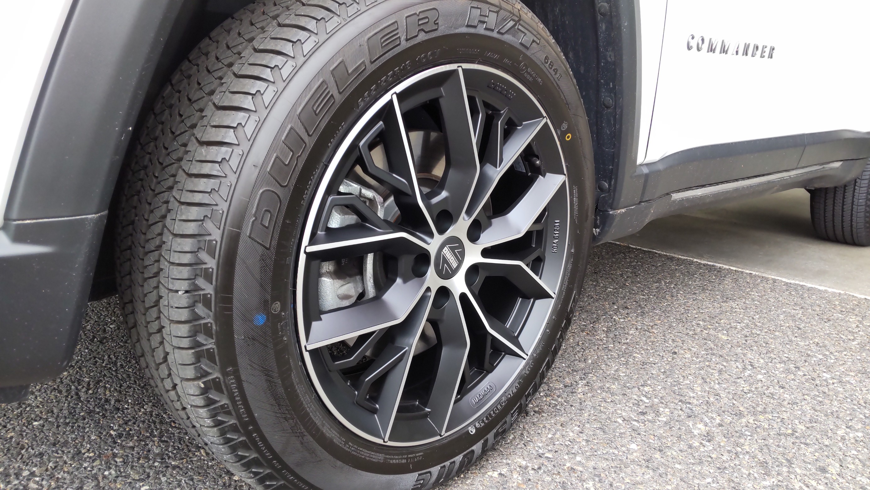 JEEP コマンダー✖️MOMO マッシモ | クライスラー ホイール タイヤ