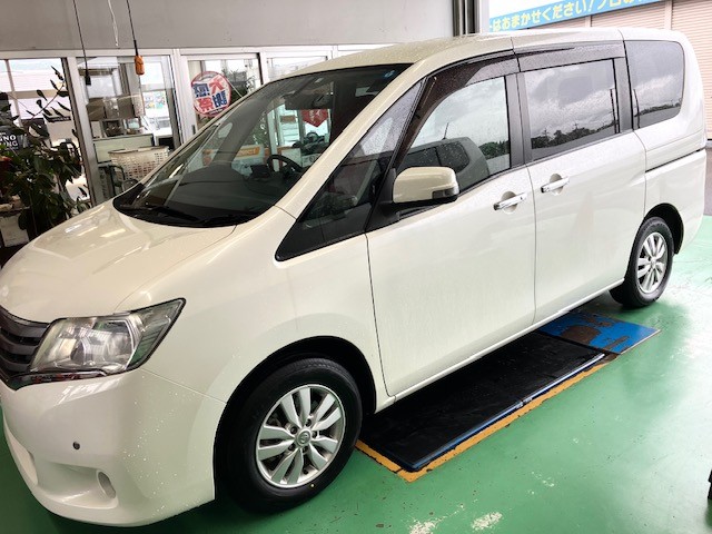 セレナのお客様にレグノGR-XⅢを装着していただきました | 日産 セレナ 