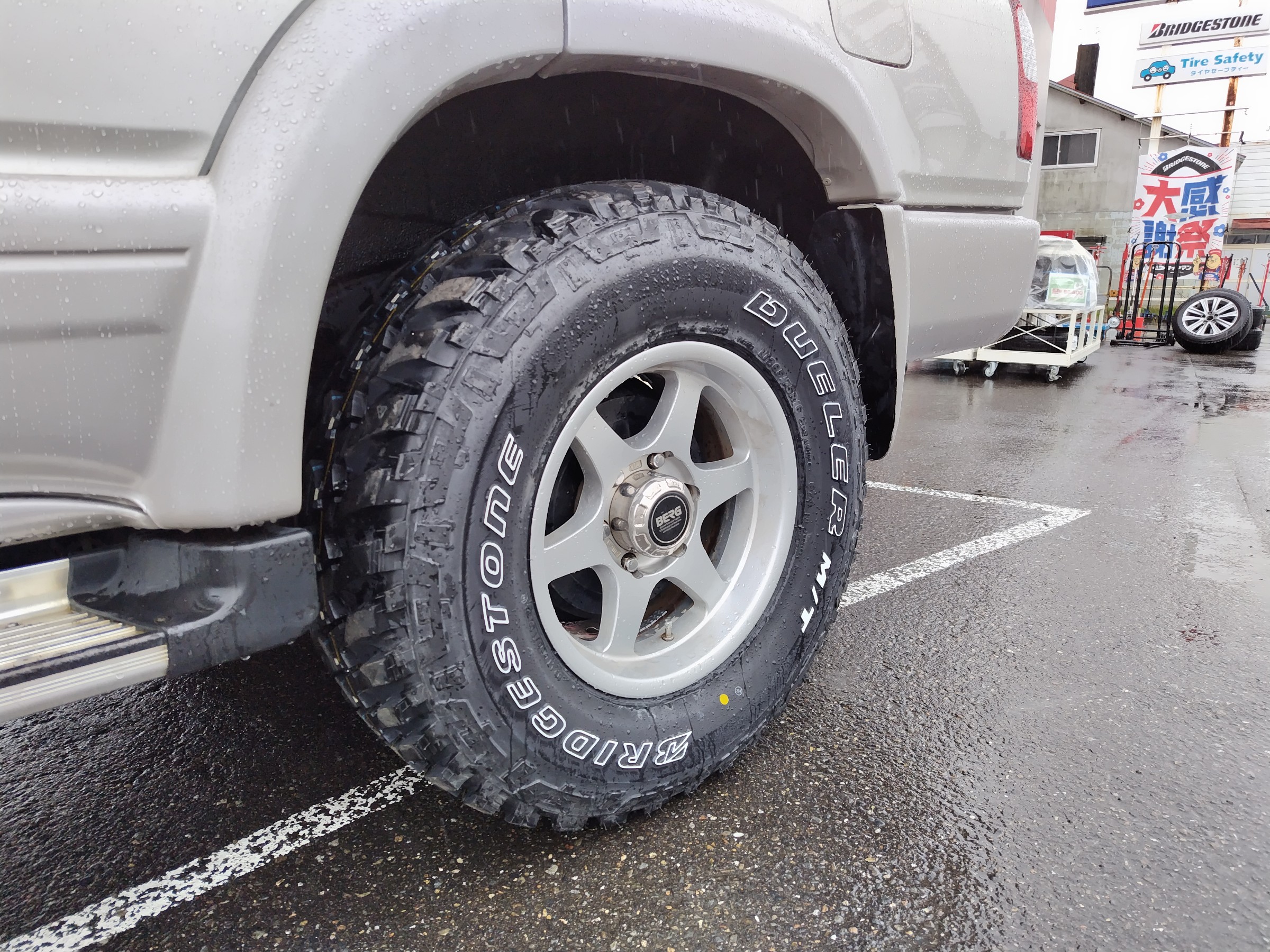 ハイラックスサーフに DUELER M/T674 | タイヤウーマンの日記