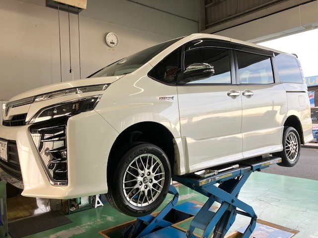 ブリジストン レグノ GR-XⅢ 205/60R16 タイヤ　ノア・ボクシー トヨタ VOXYにブリヂストン REGNO GR-XⅢを装着 [タイヤ交換