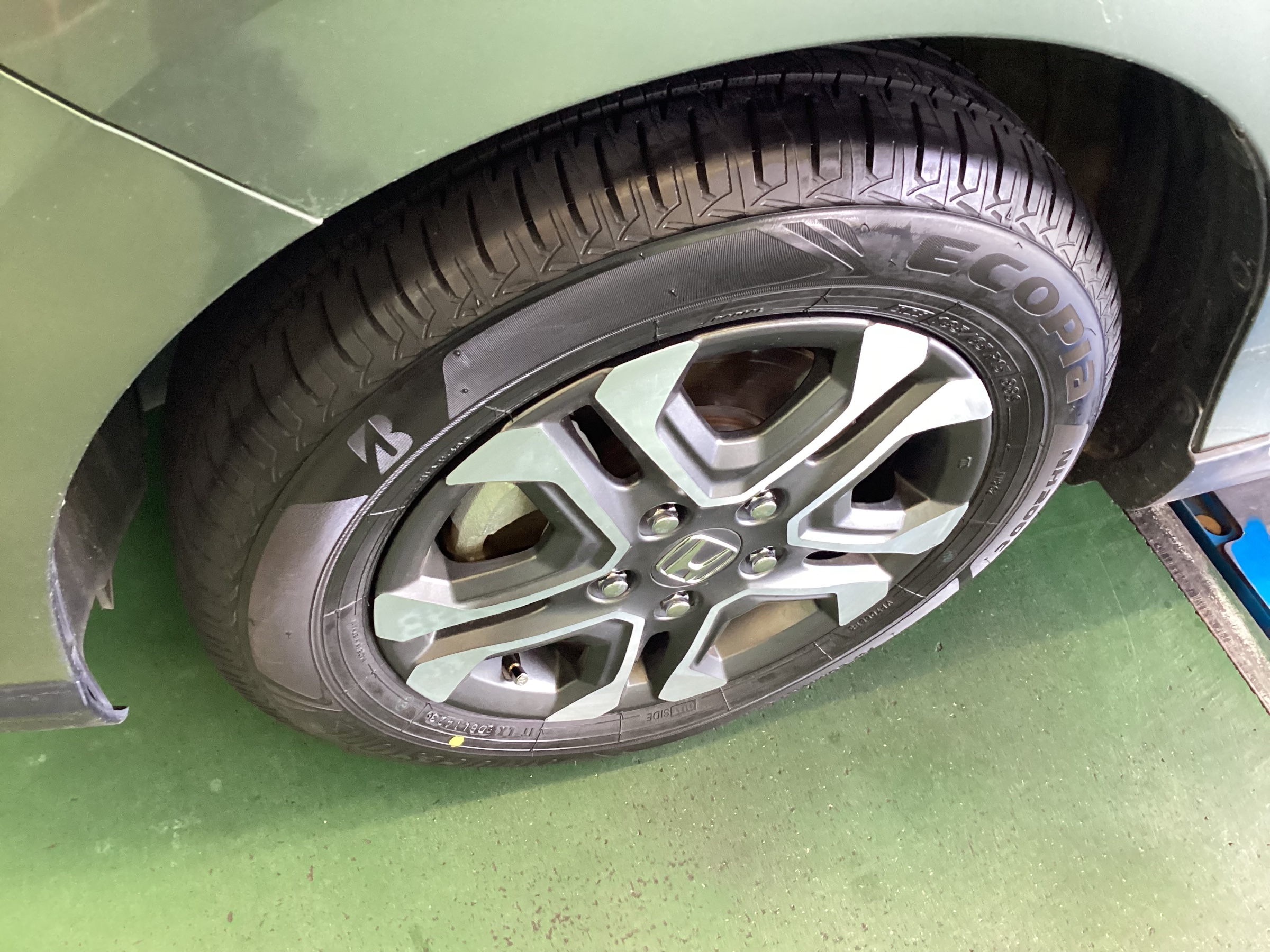 5穴車 フリード GB5 6 GP7 8 グッドイヤー RVF02 185/65R15 夏タイヤ 