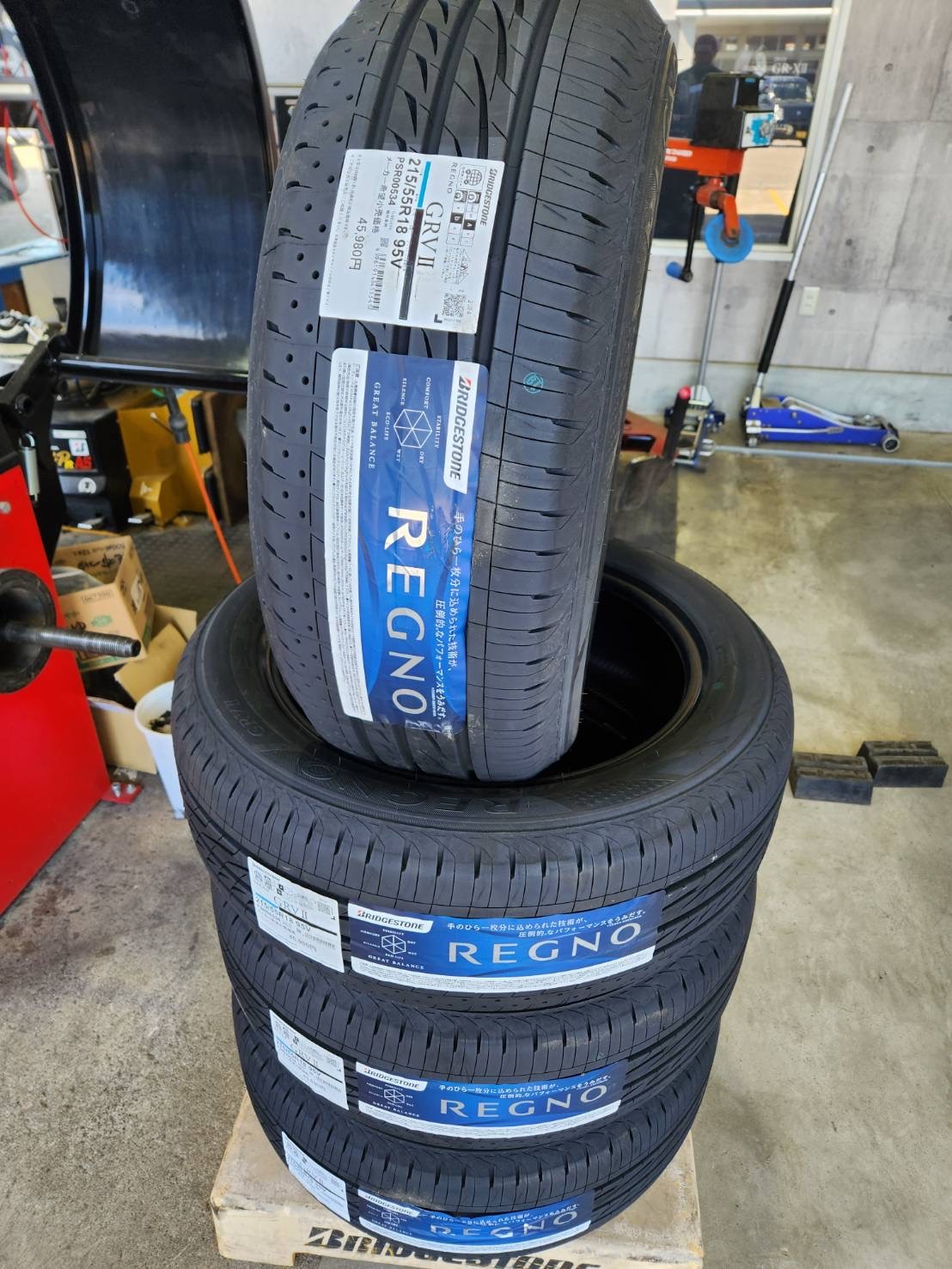 ハイエース200系 乗用タイヤ レグノ REGNO