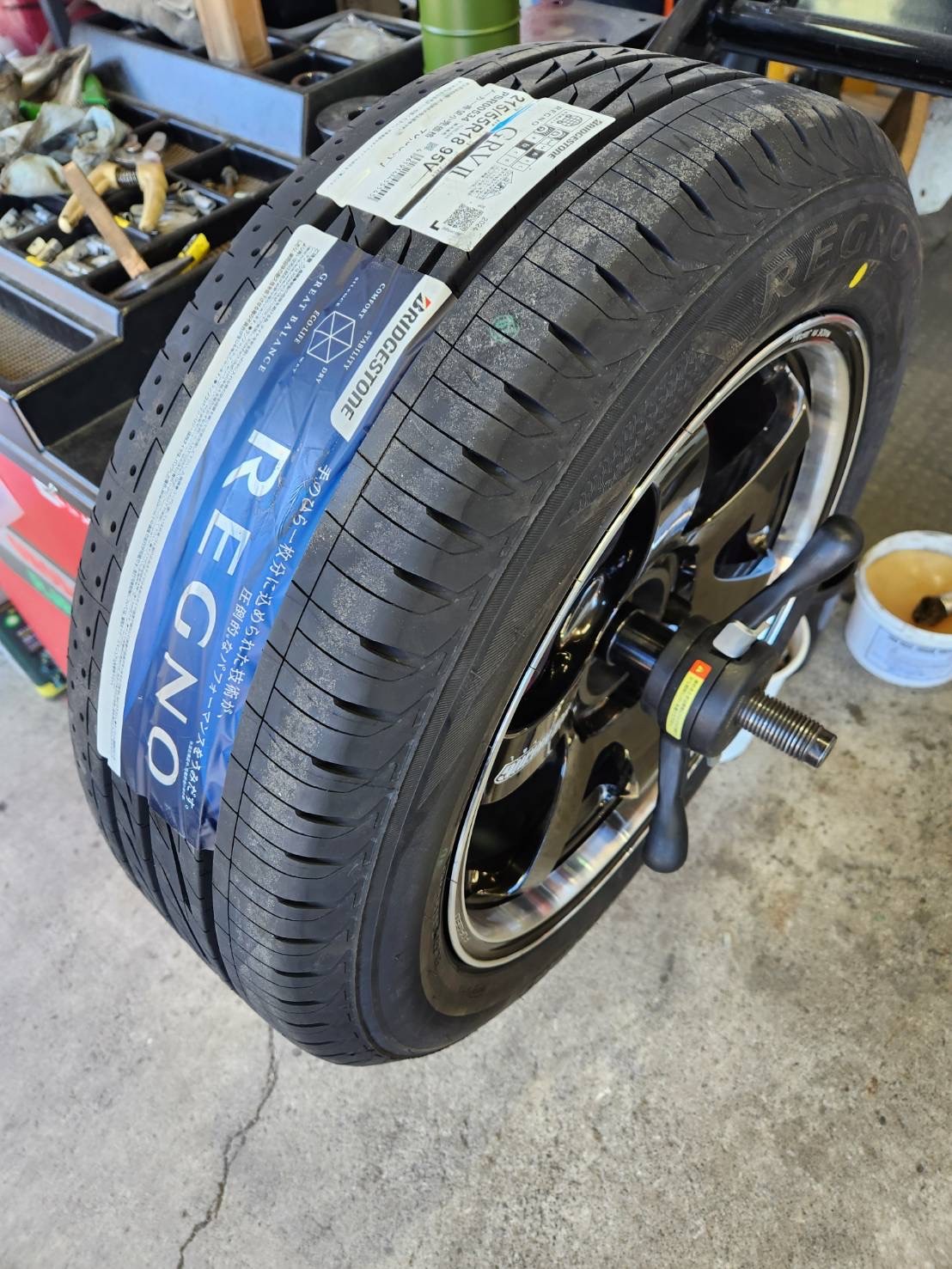ハイエース200系 乗用タイヤ レグノ REGNO