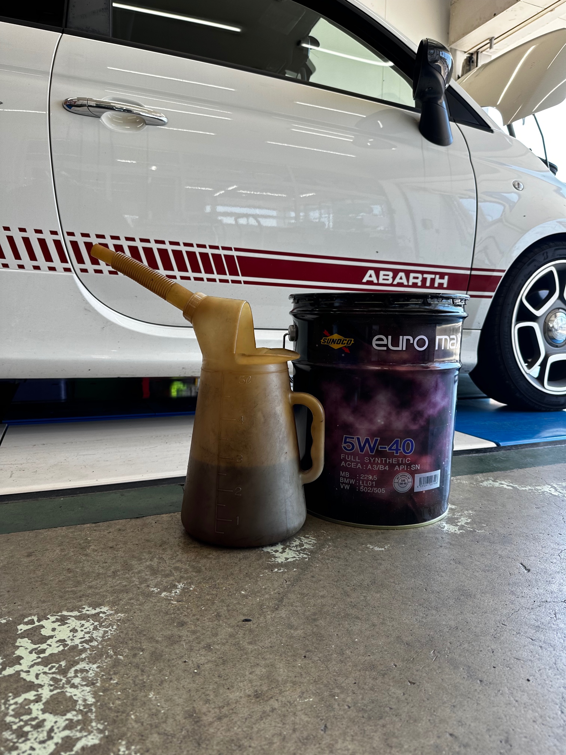 アバルト595 メーカー指定純正エンジンオイル 2L×2缶セット FIAT FIATフィアット アバルト純正 ABARTH 500 595 695 1.4 124
