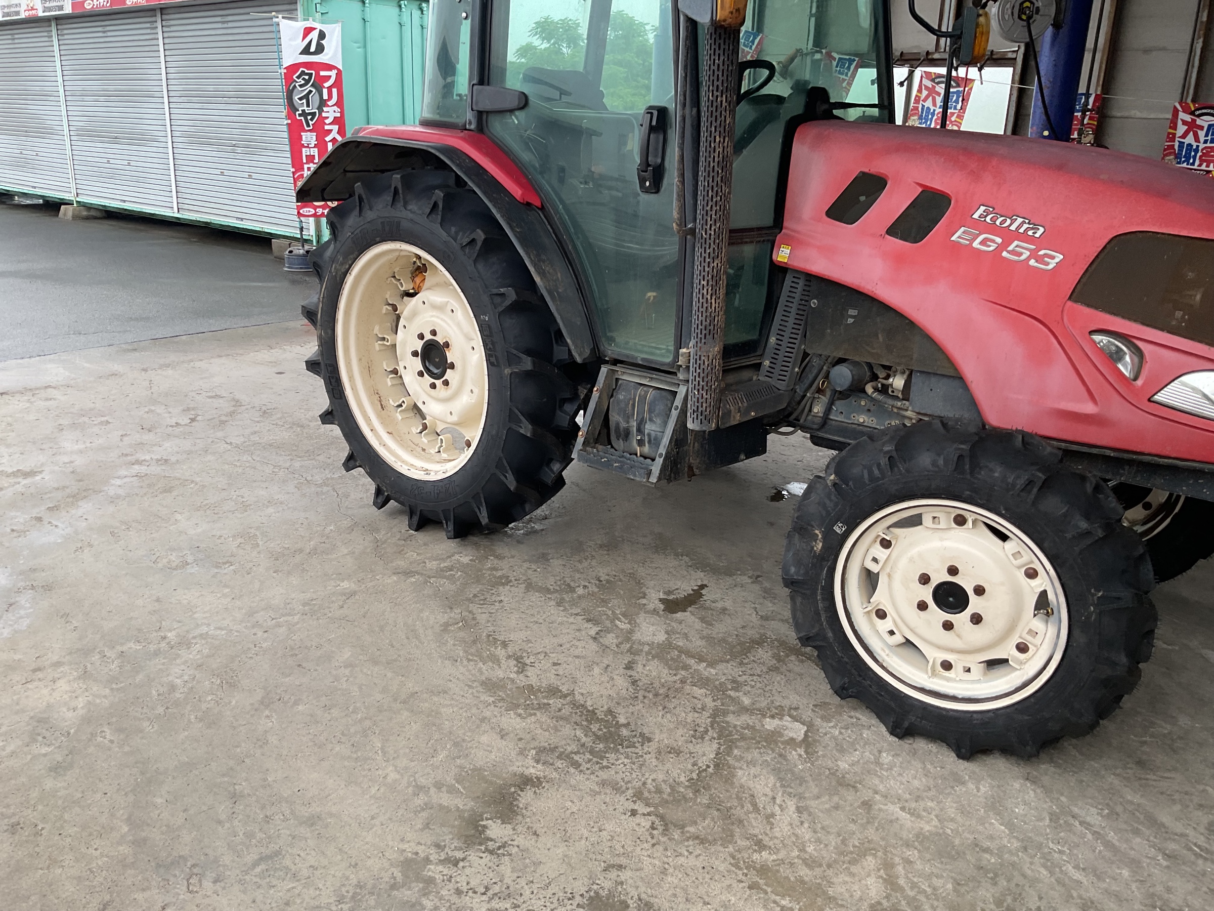 トラクタータイヤ交換