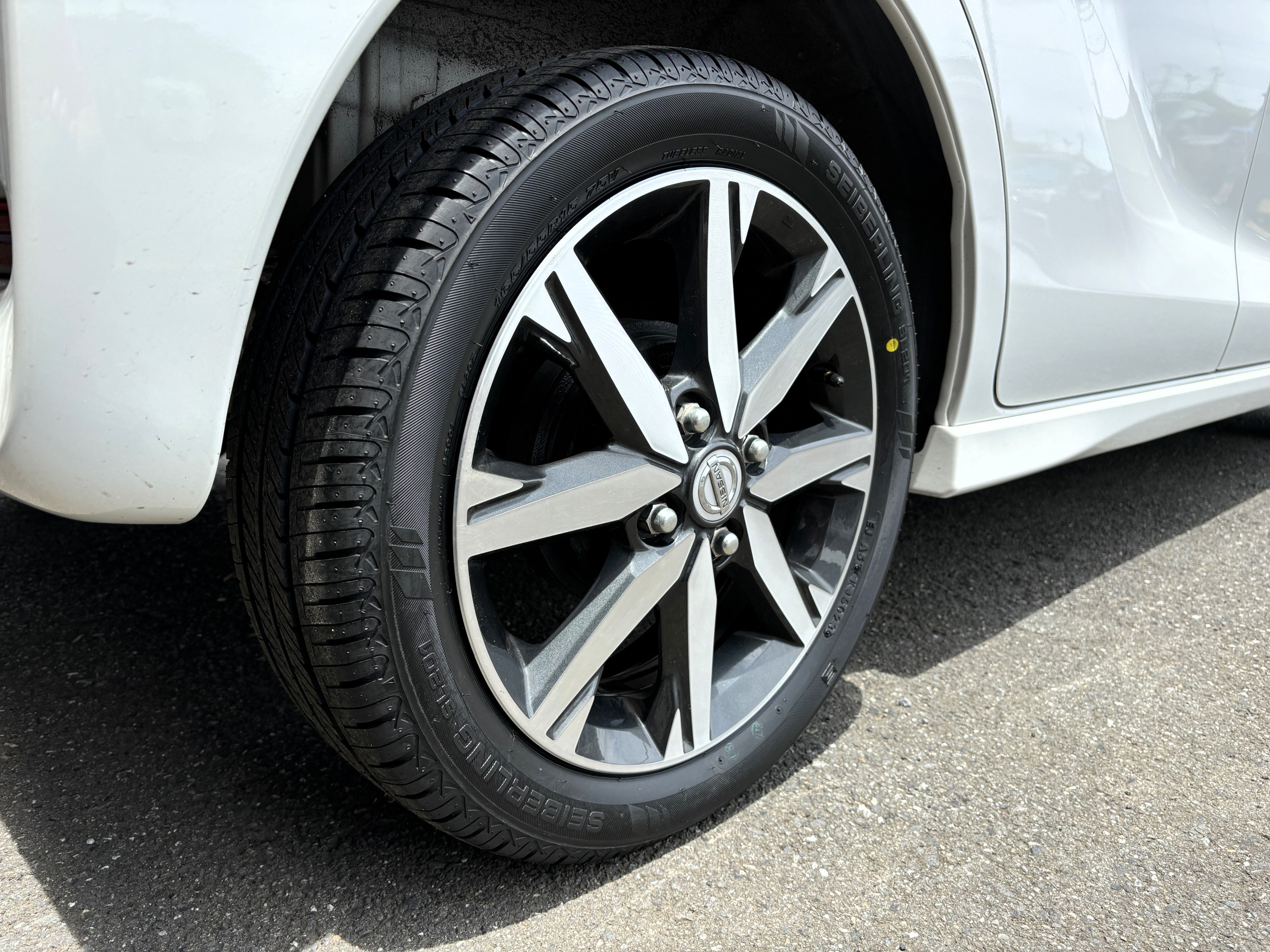日産　デイズルークス　純正ホイール　タイヤ2本セット　美品　送料込み 程度良好】ニッサン デイズルークス 純正 14in 4.5J +46