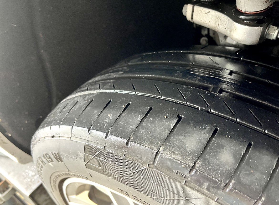 ま*と様 美品！アウディ純正　Q5　235/55R19 アウディ Q5(8R、FY系)対応 A5671(235/55R19) (19インチ