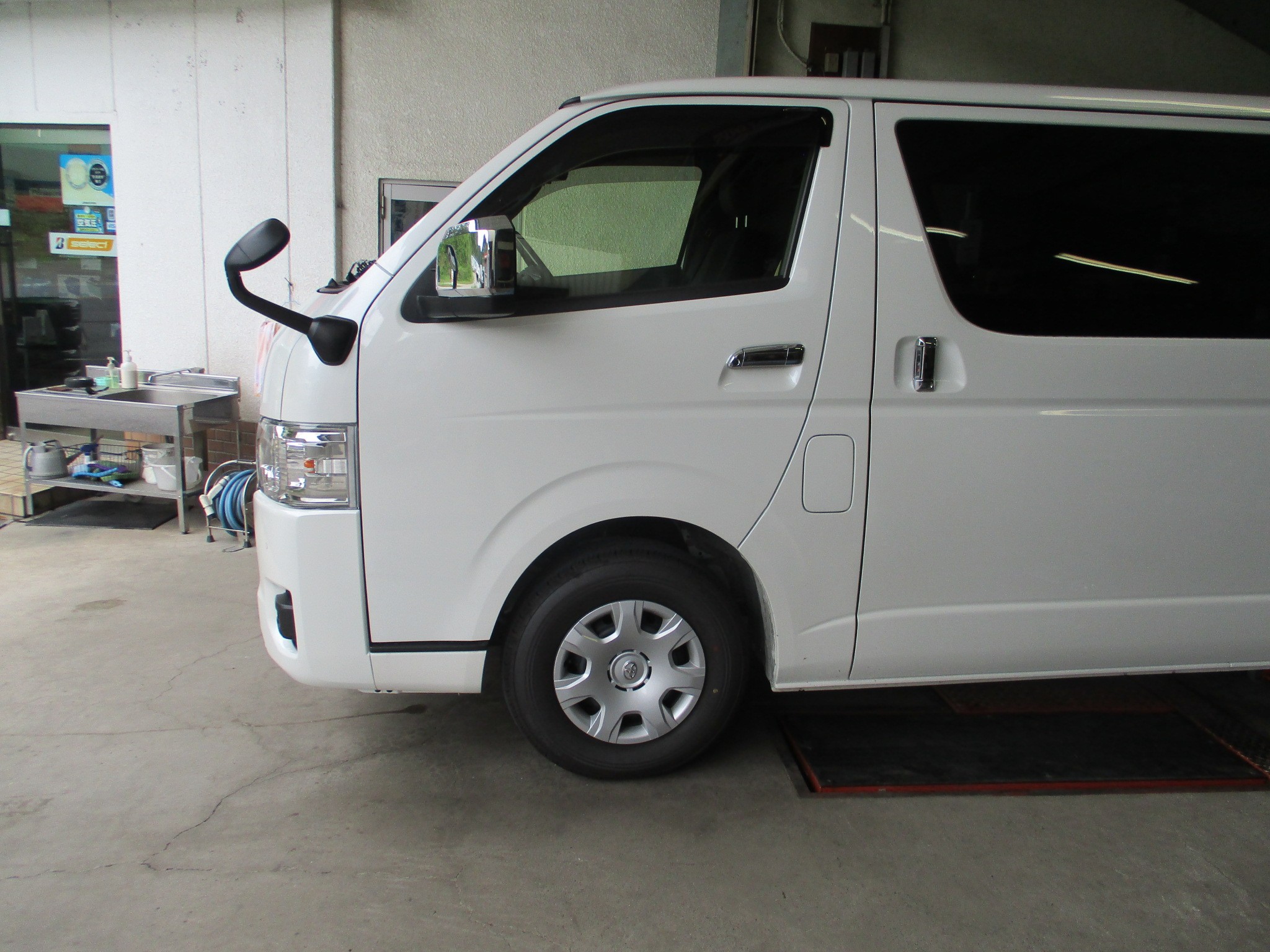 仕事の車もドレスアップ！ | トヨタ ハイエース ホイール タイヤ