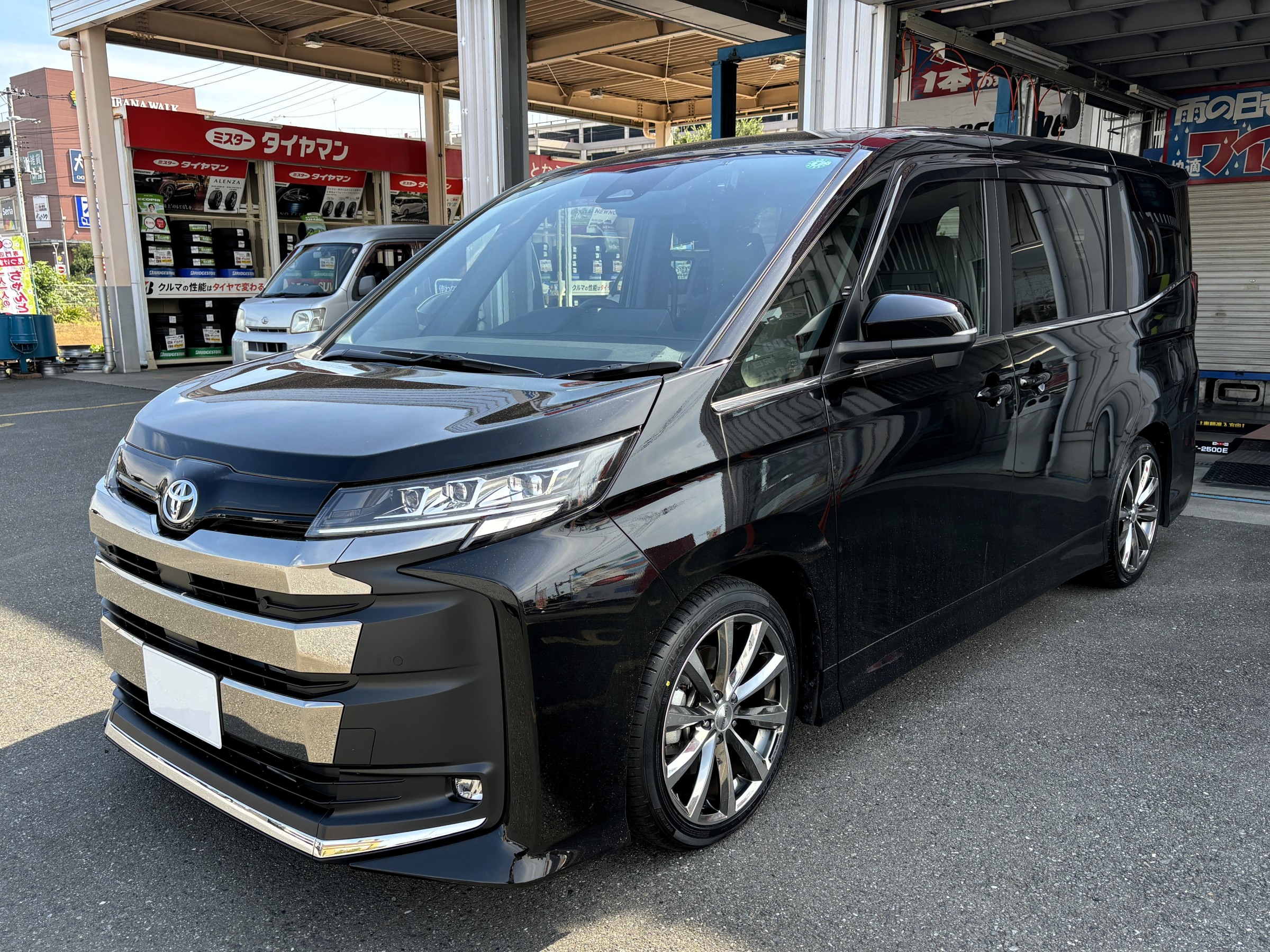 トヨタ 新型ノアにファルケン ZE310Rを装着 [タイヤ交換