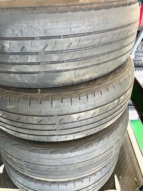 新車購入の方は時間の猶予を考えて | トヨタ プリウス タイヤ タイヤ