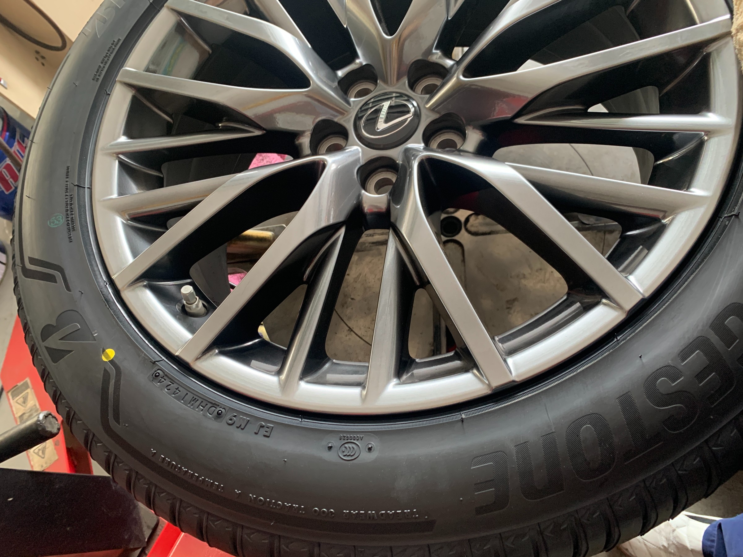 タイヤ新調】レクサス RXに235/55R20 アレンザ 001を装着