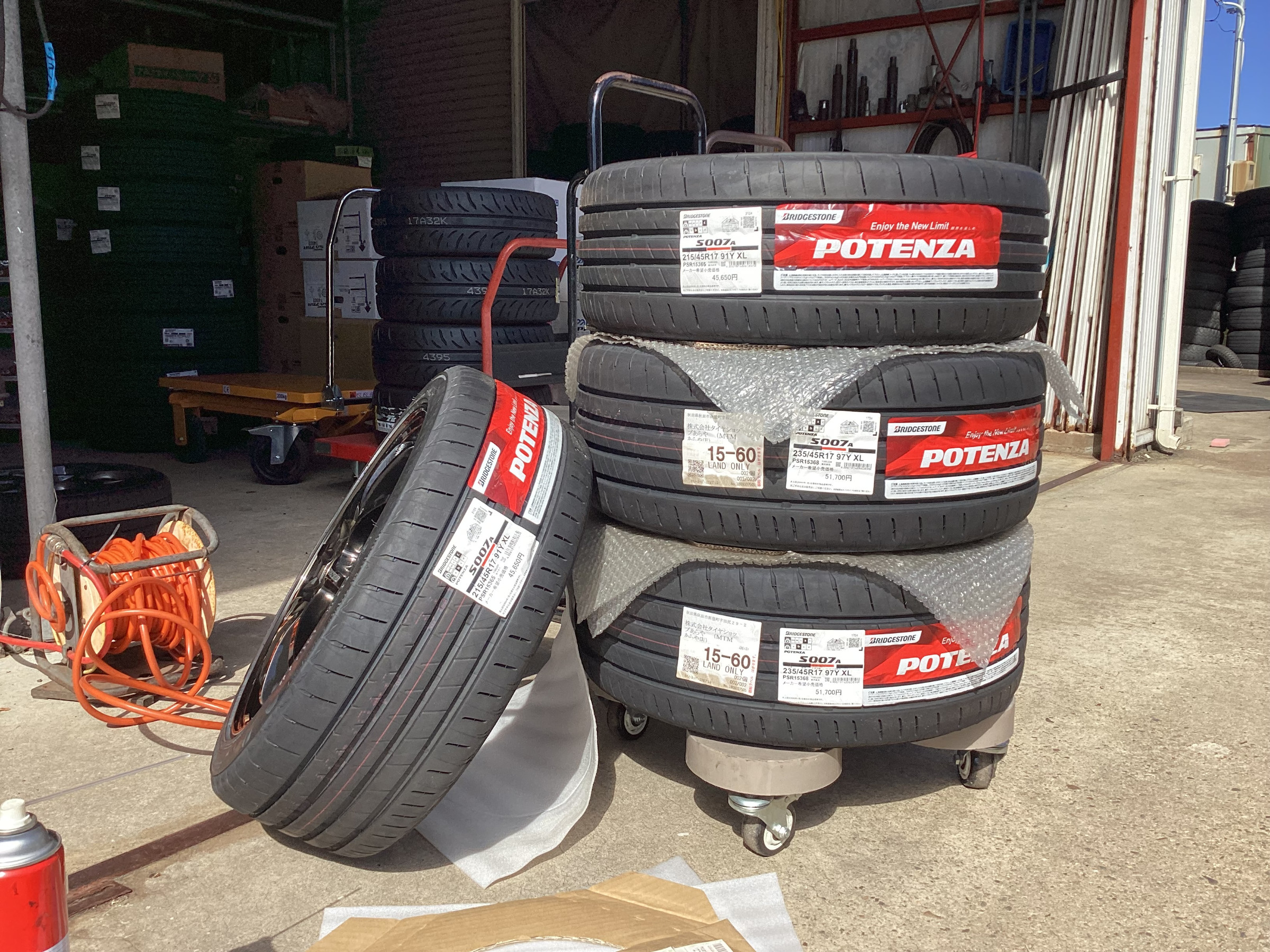 アルファロメオ 4Cにボルクレーシング CE28N-plus装着 | アルファ