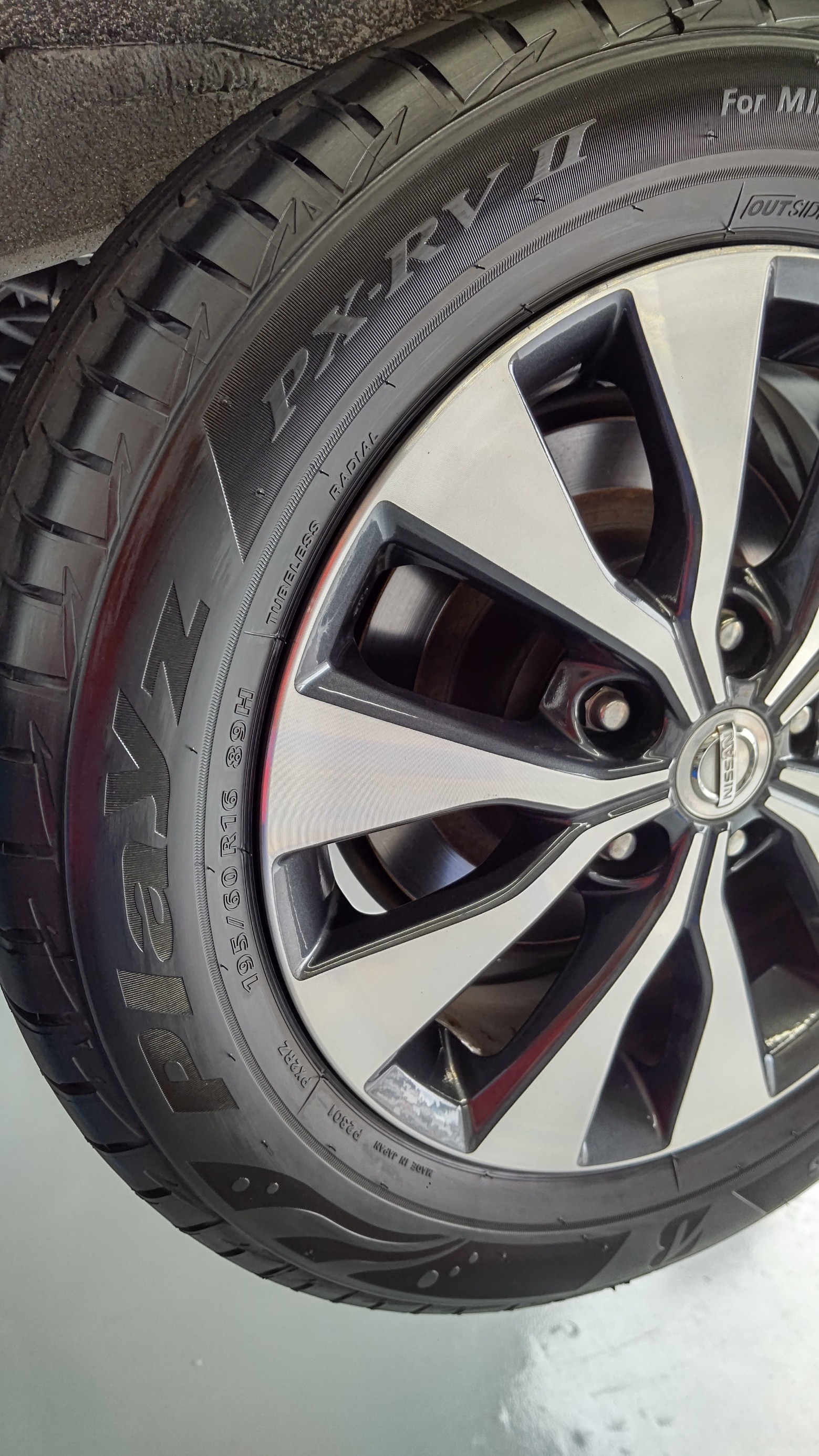 セレナ　タイヤホイール 楽天市場】C27系 C26系 セレナ タイヤホイールセット 215/40R18