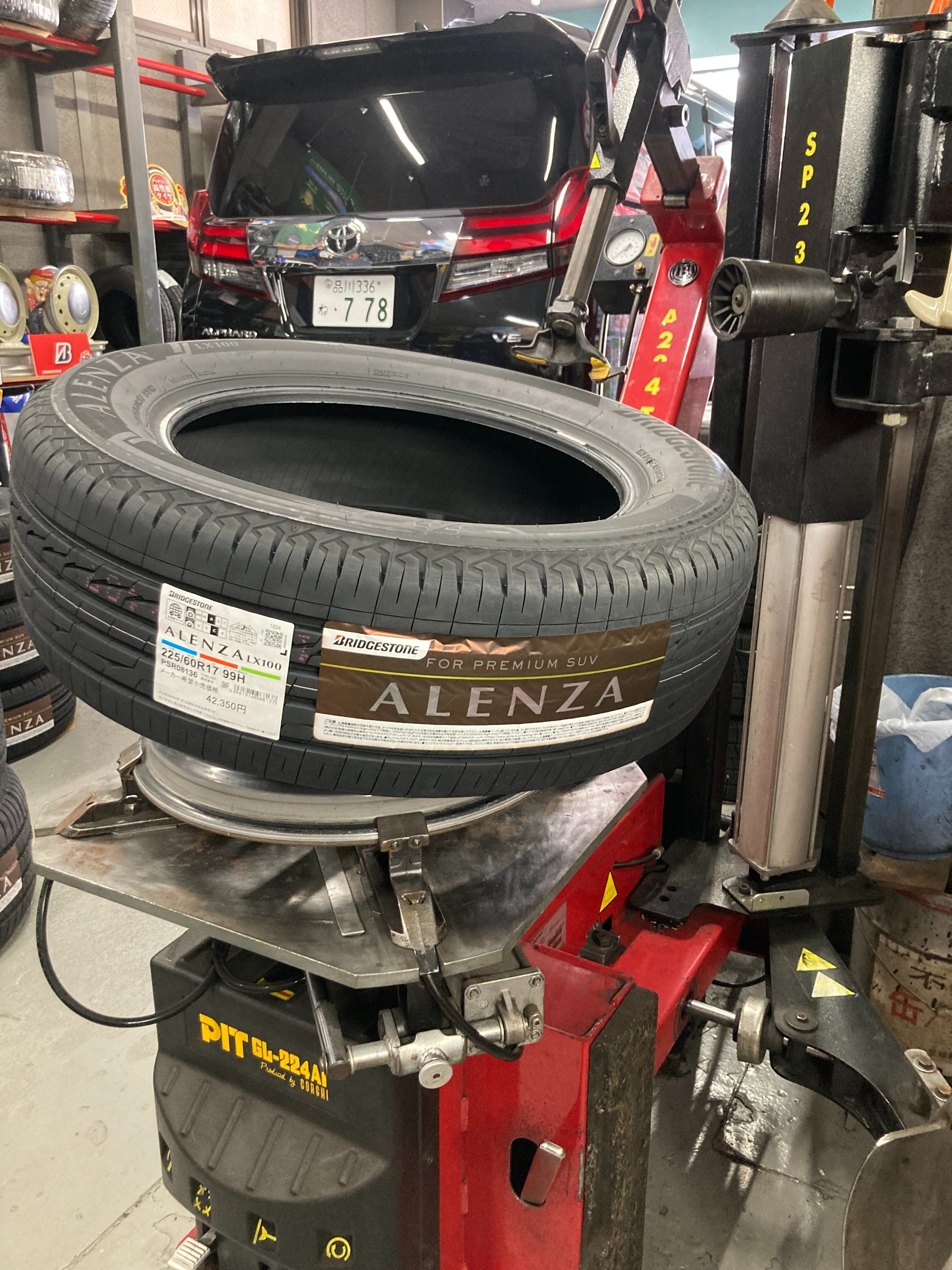 アルファード(30系) x ALENZA LX100 | トヨタ アルファード タイヤ