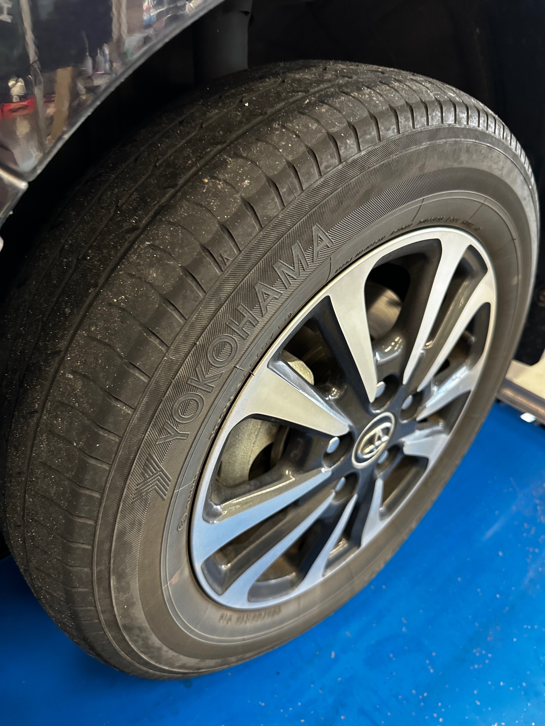 エスクァイア後期純正15インチ レグノGRV2 195/65R15バリ山 BRIDGESTONE ◇トヨタエスクァイア純正15インチ◇2022年製国産未