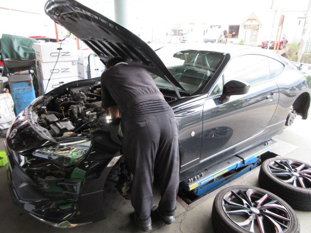 ZN6 86後期車検整備・初代RAV4パンク・クラウンのマフラー交換