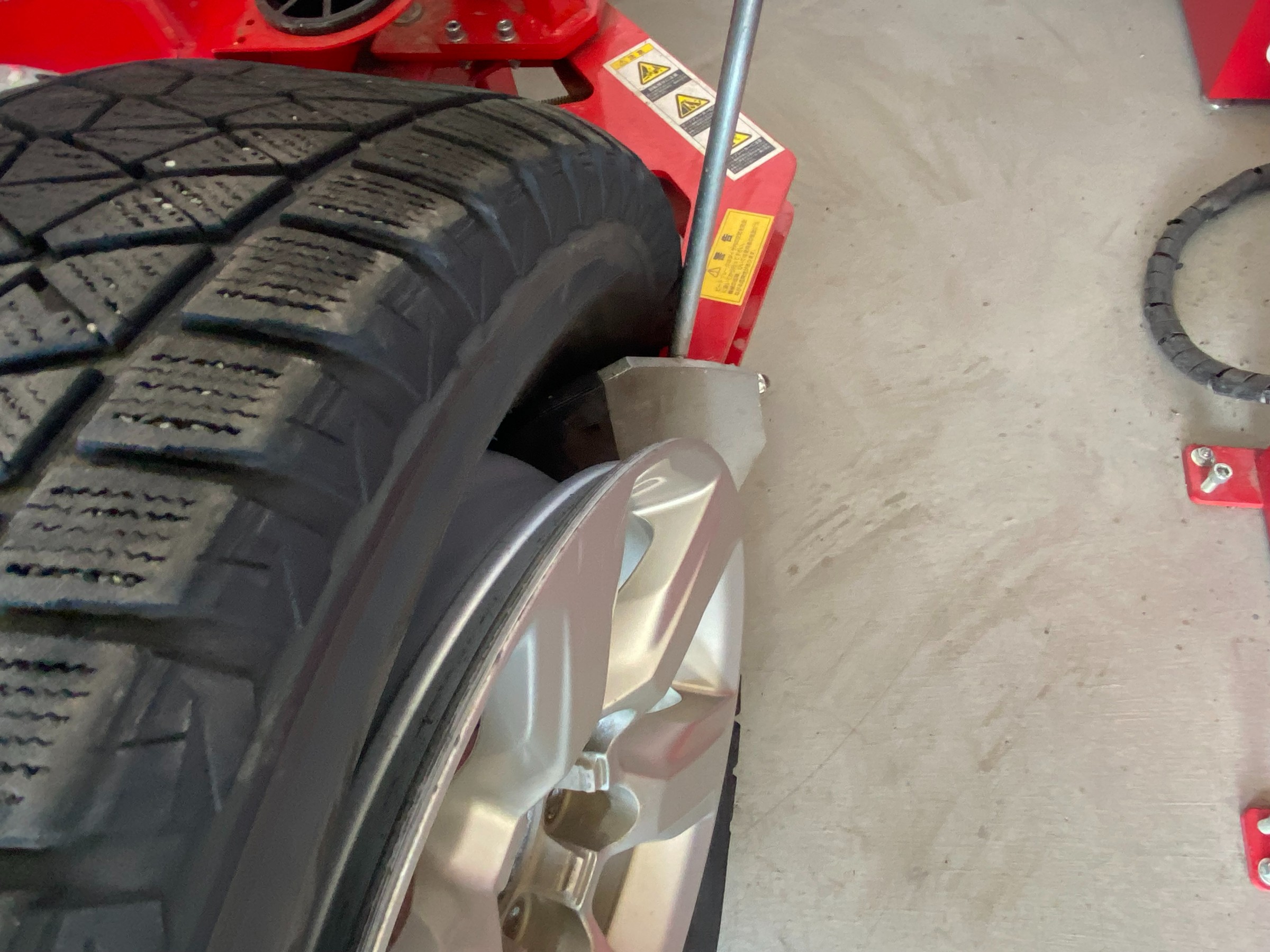 タイヤ交換 265/65R17 DM-V3 | 技術・サービス | ミスター
