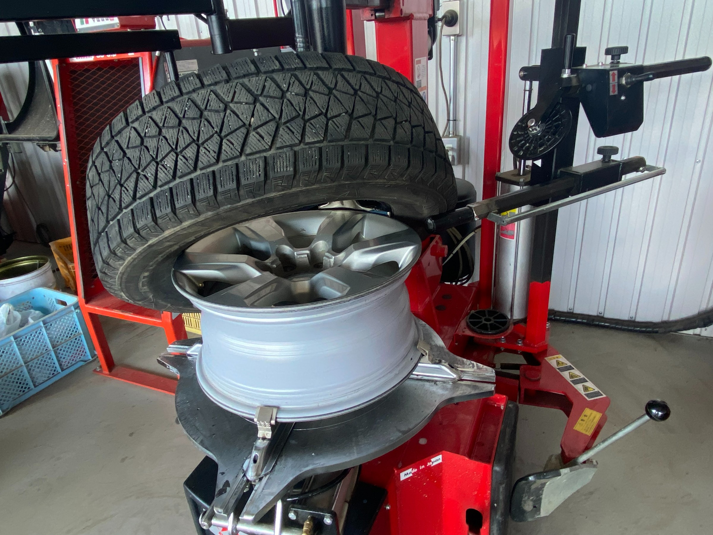 タイヤ交換 265/65R17 DM-V3 | 技術・サービス | ミスタータイヤマン