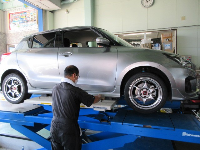 ZC33Sスイフトスポーツにエンケイレーシング・ベンツにパージー