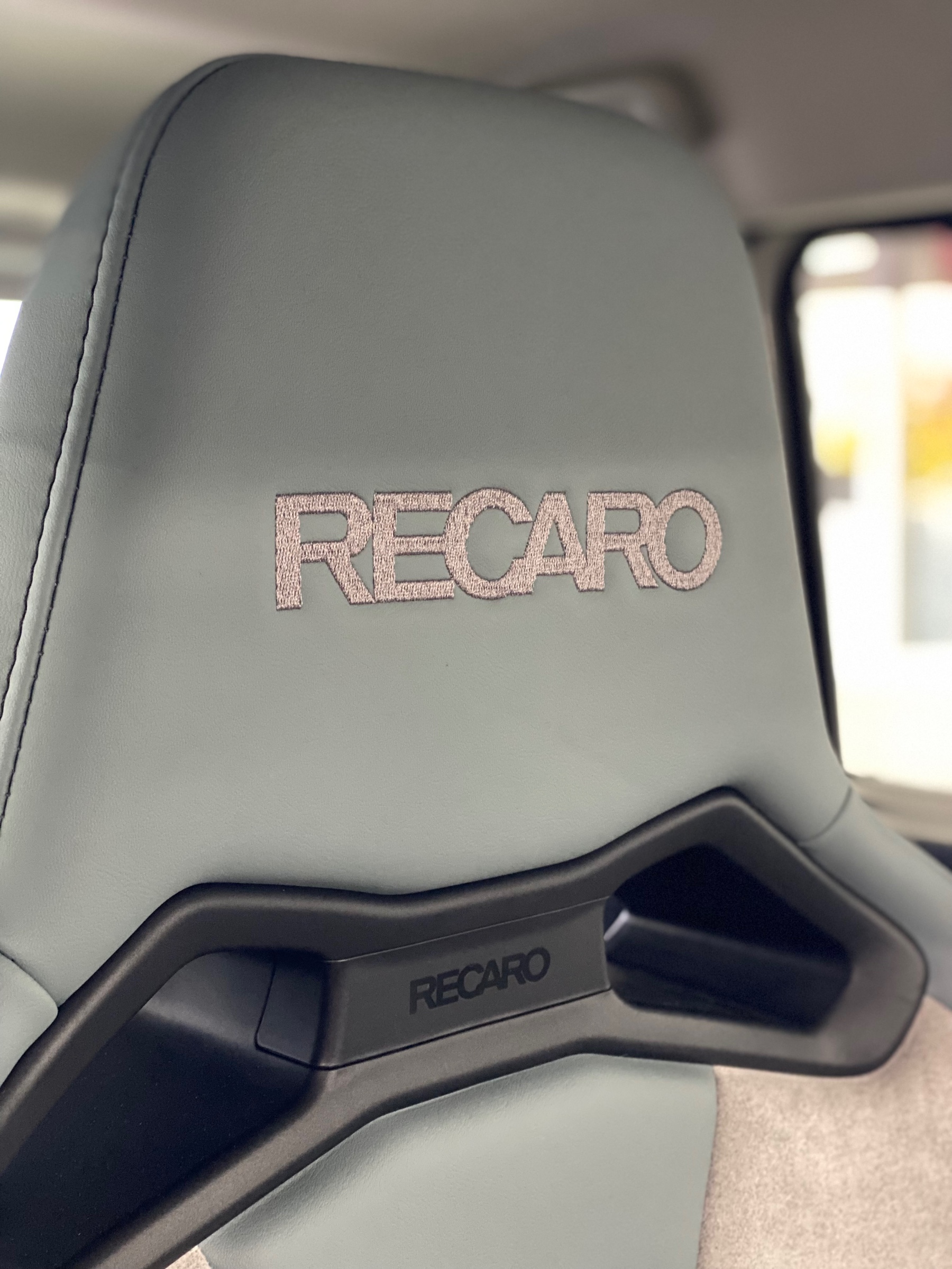 癒し系女子が、新型ルークスを男前に仕上げたら…？レカロにポテンザ