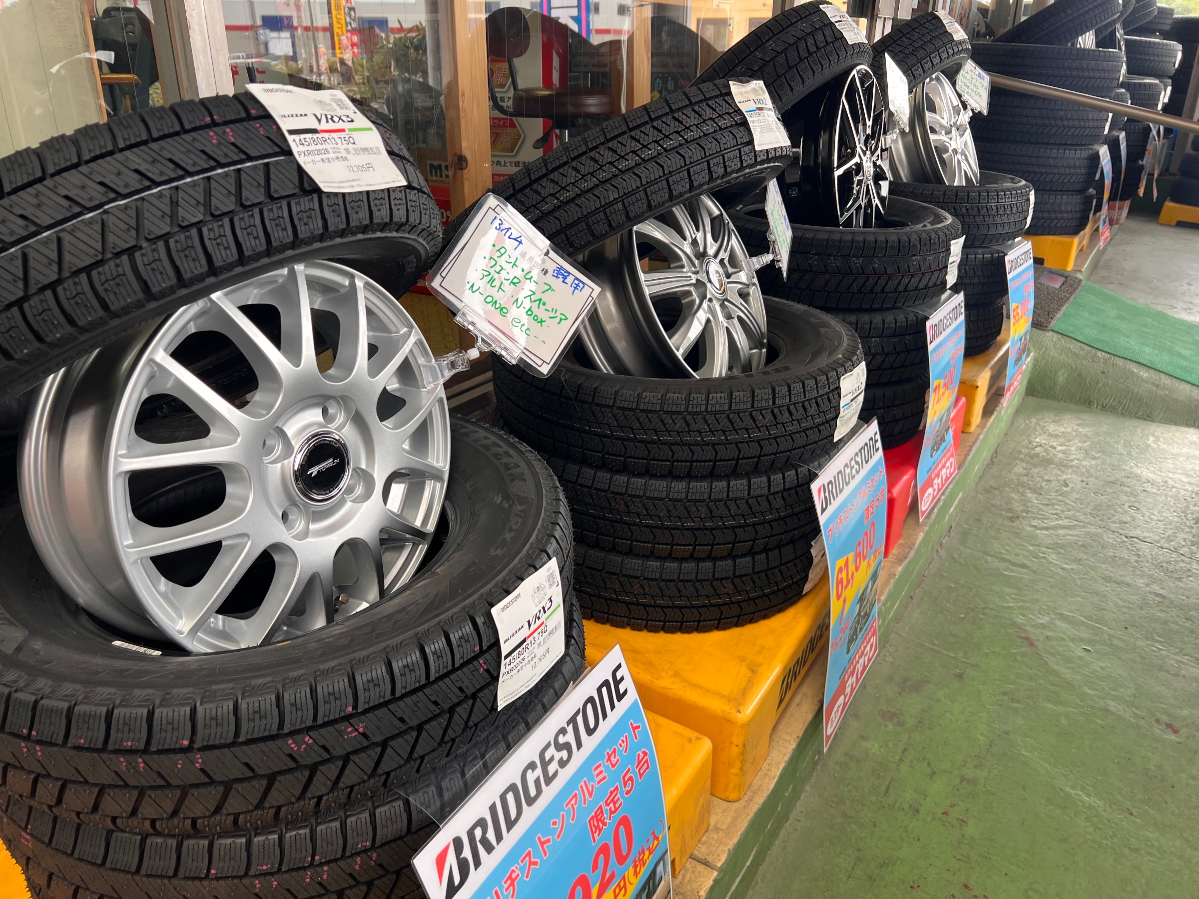 冬の安心を支えるスタッドレスタイヤ！ミスタータイヤマン佐野店の