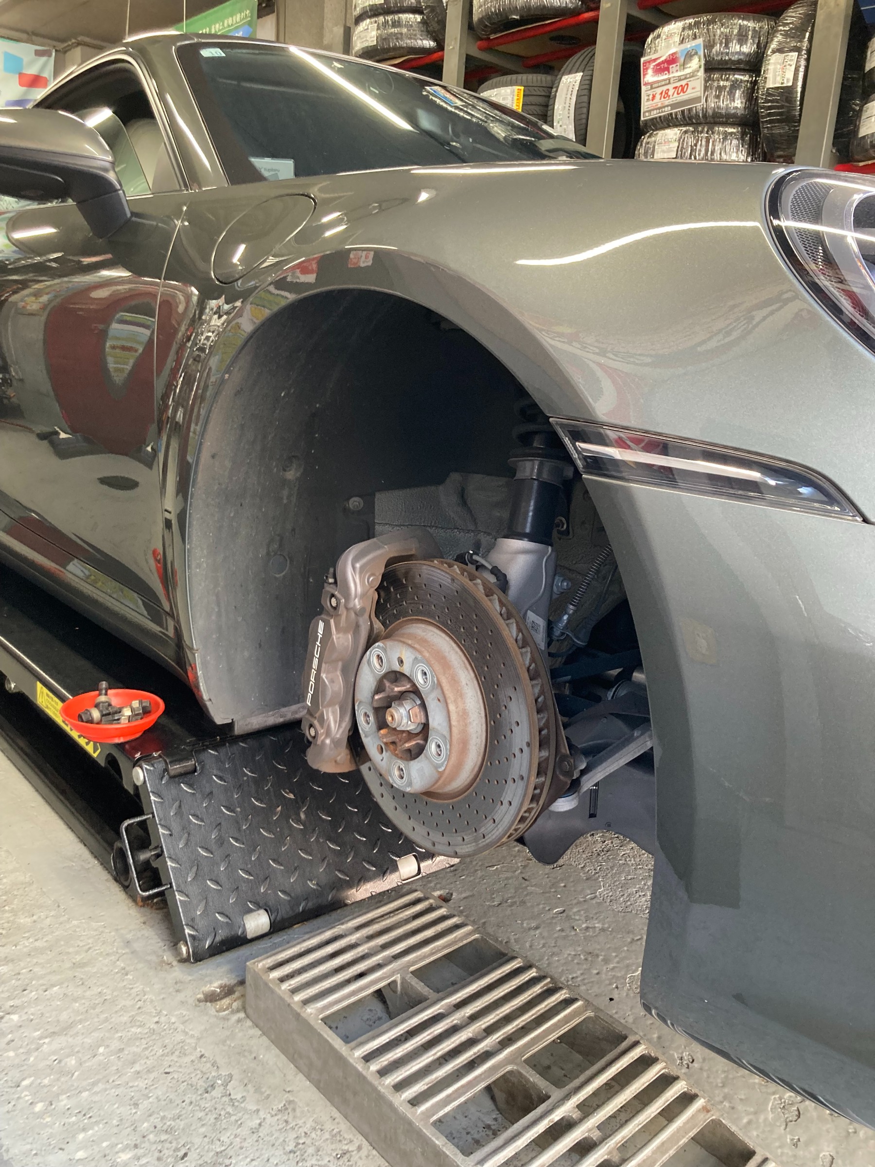 ポルシェ911(992)カレラ4 タイヤ交換 | ポルシェ 911 | スタッフ