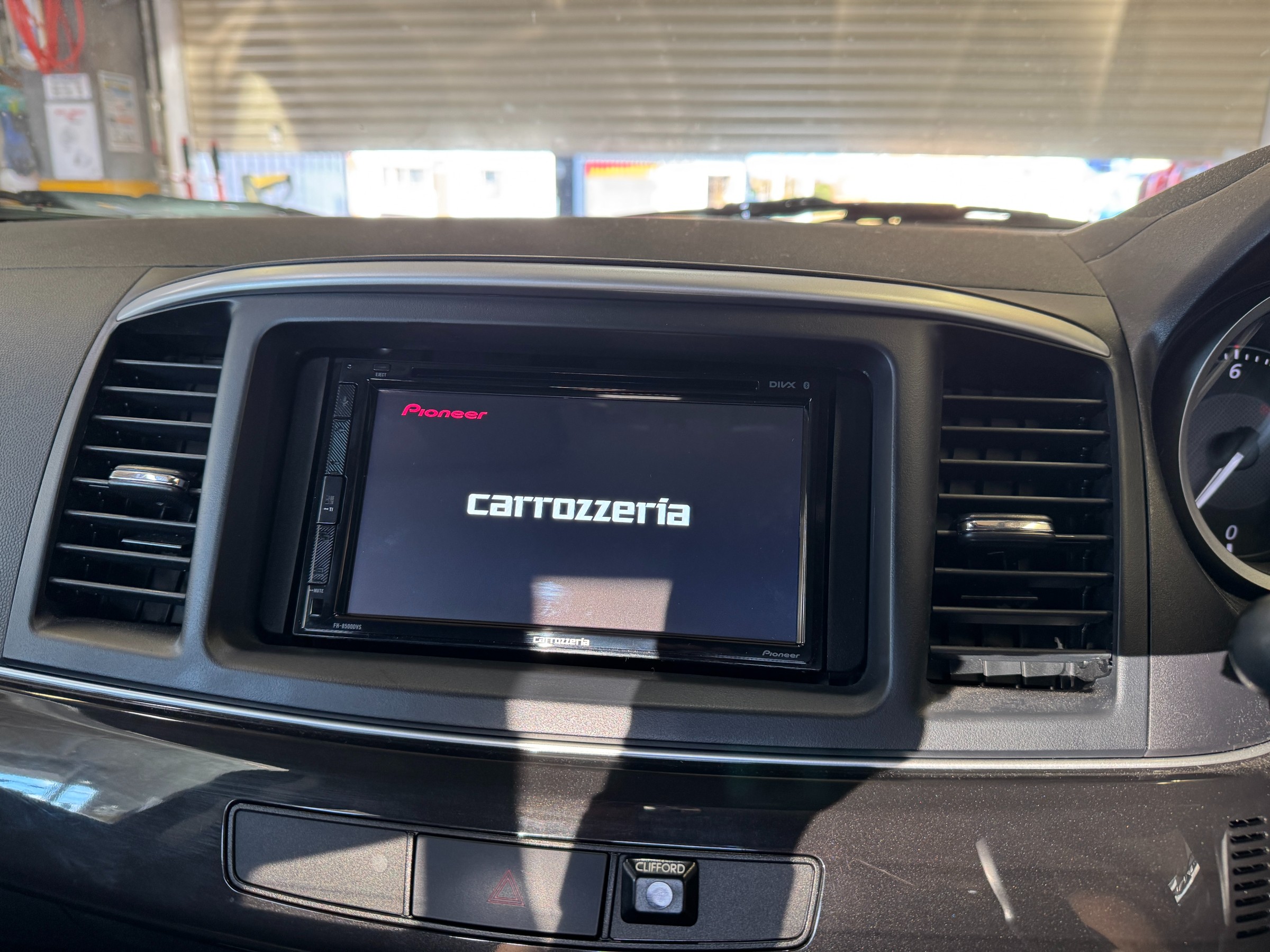 ランサーエボリューションⅩさん、AVデッキ交換作業 | 三菱 ランサー