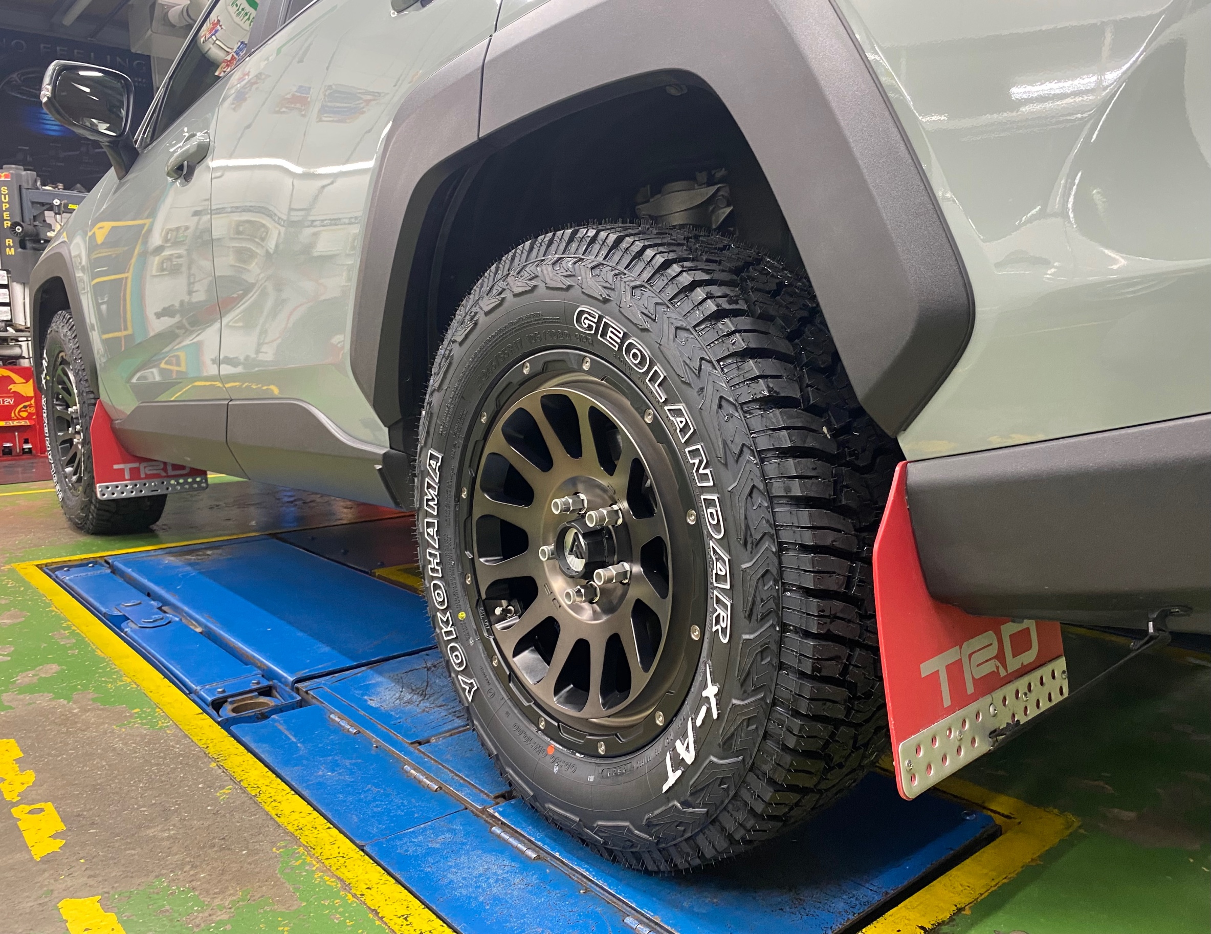 見た目タフ‼︎人気オフ系タイヤ「ジオランダーX-AT」RAV4サイズ