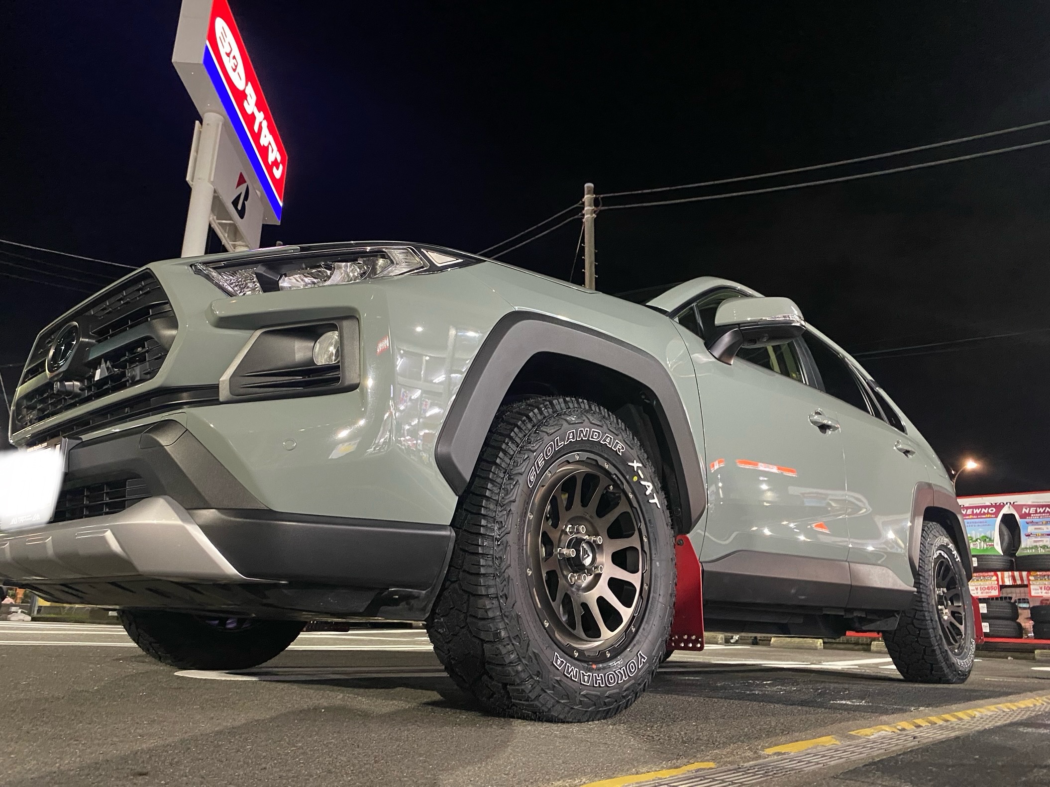 見た目タフ‼︎人気オフ系タイヤ「ジオランダーX-AT」RAV4サイズ