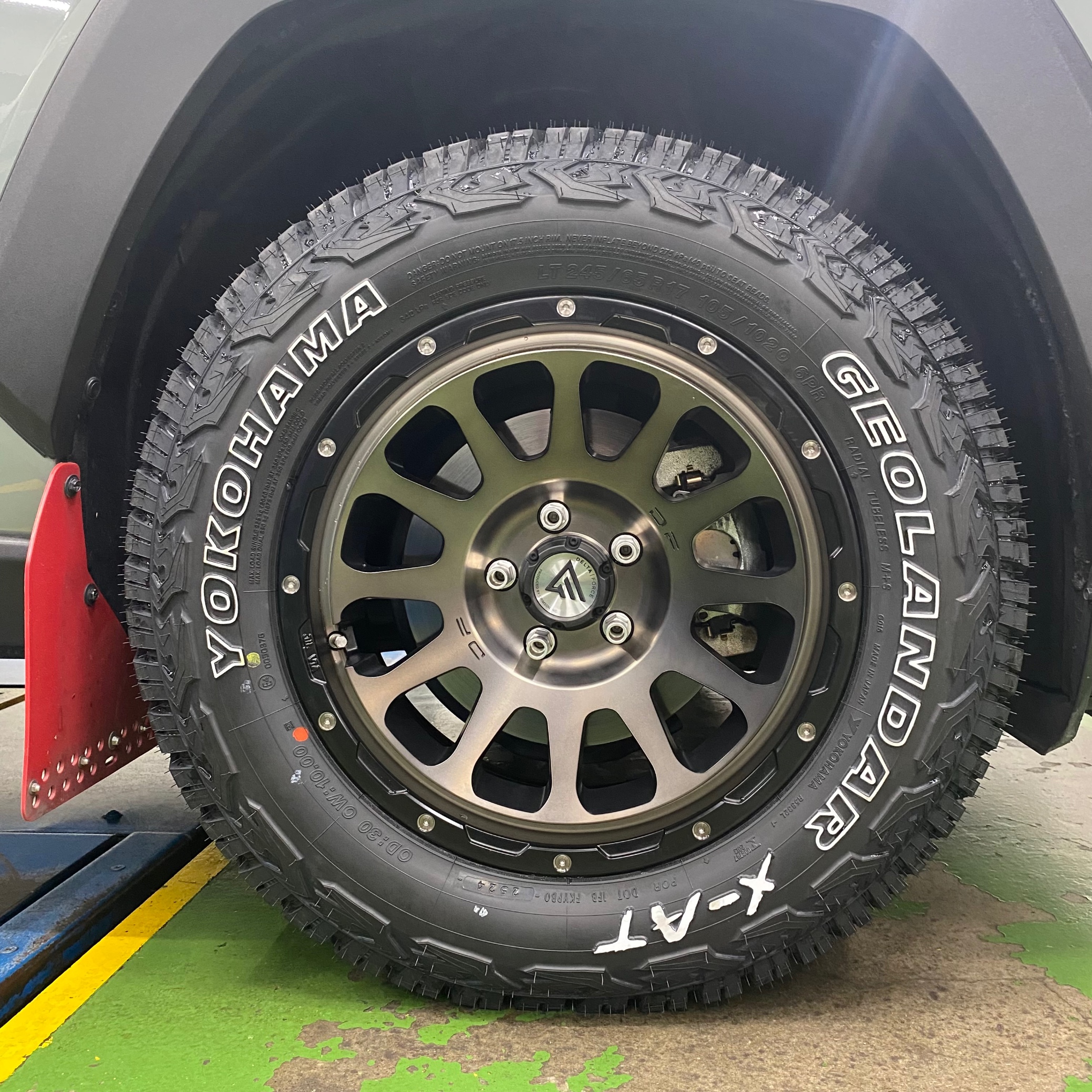 見た目タフ‼︎人気オフ系タイヤ「ジオランダーX-AT」RAV4サイズ