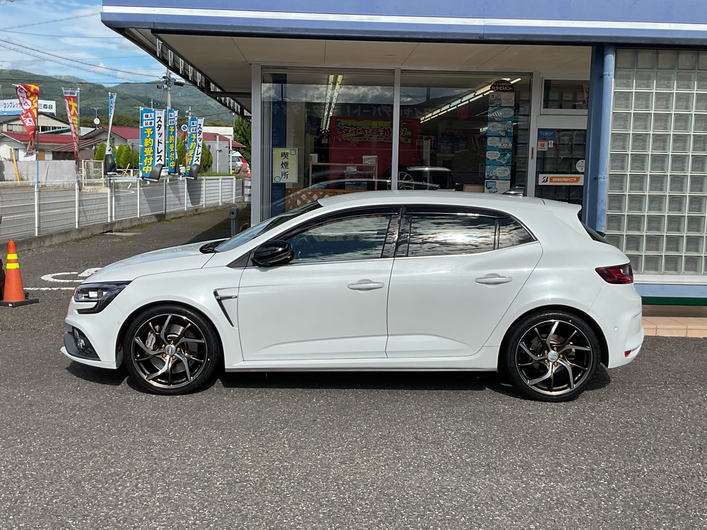 ルノー メガーヌRSの タイヤ交換しました＾＾ | ルノー メガーヌ